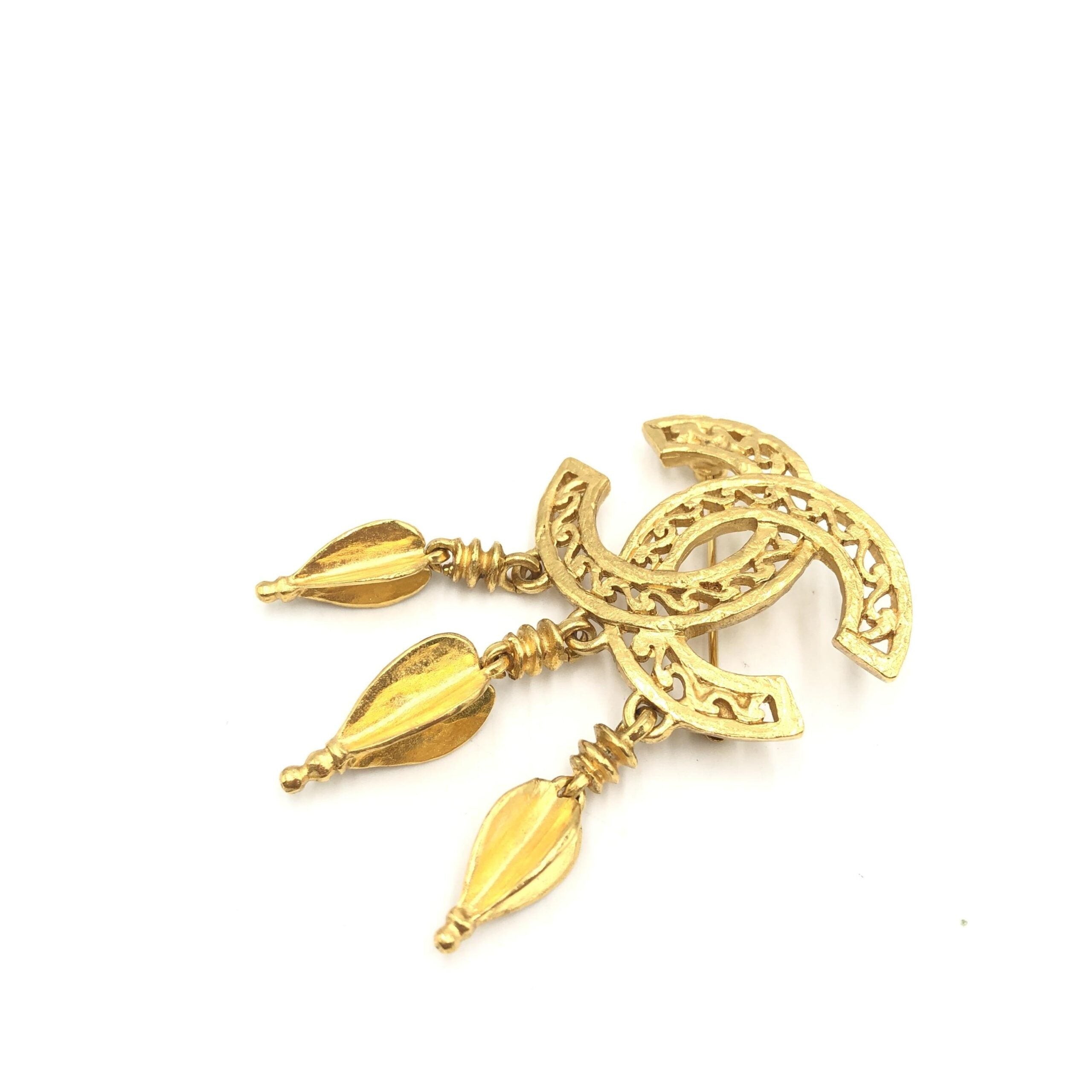 Chanel Gold Plated CC Logo Women's Brooch (Pre-Owned)