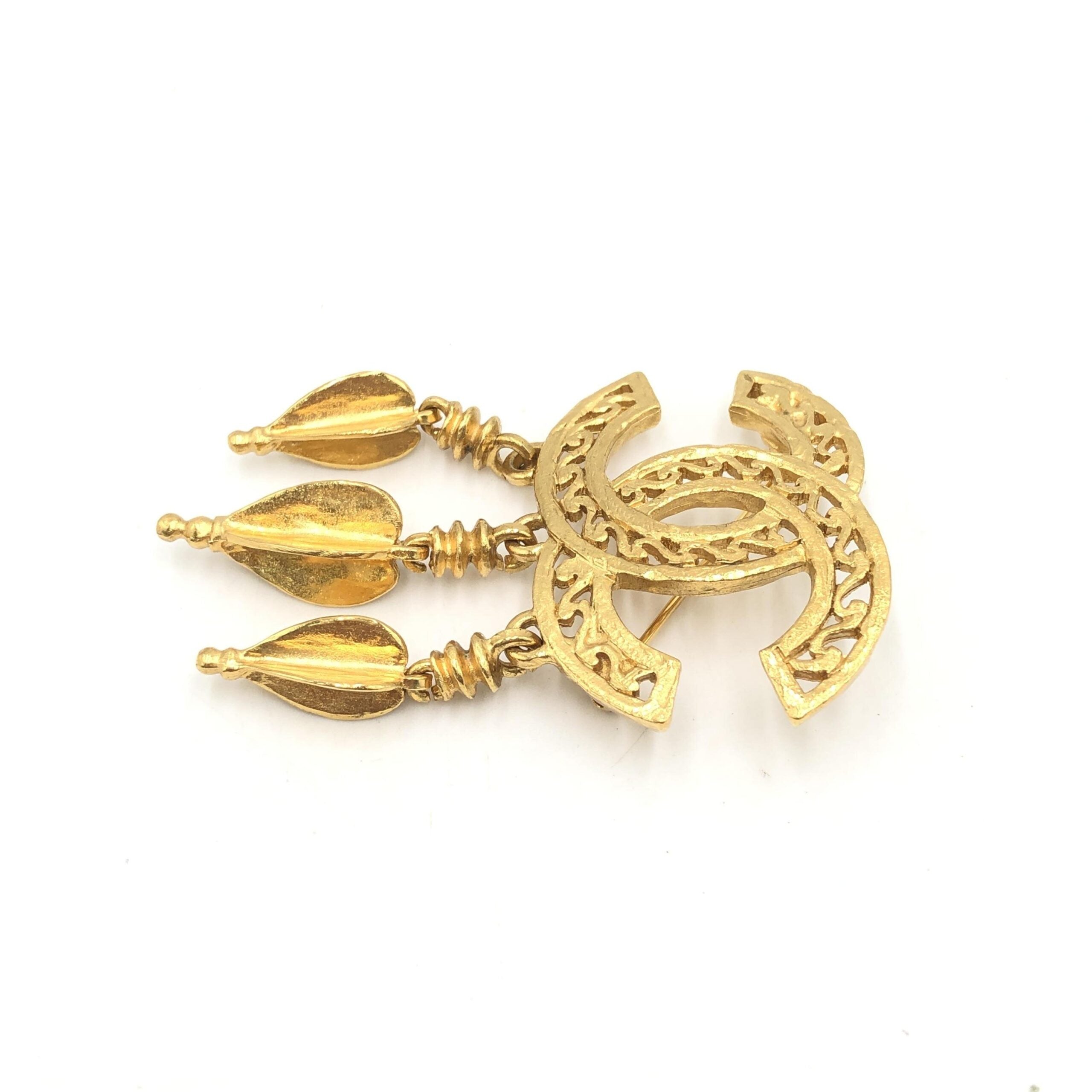Chanel Gold Plated CC Logo Women's Brooch (Pre-Owned)