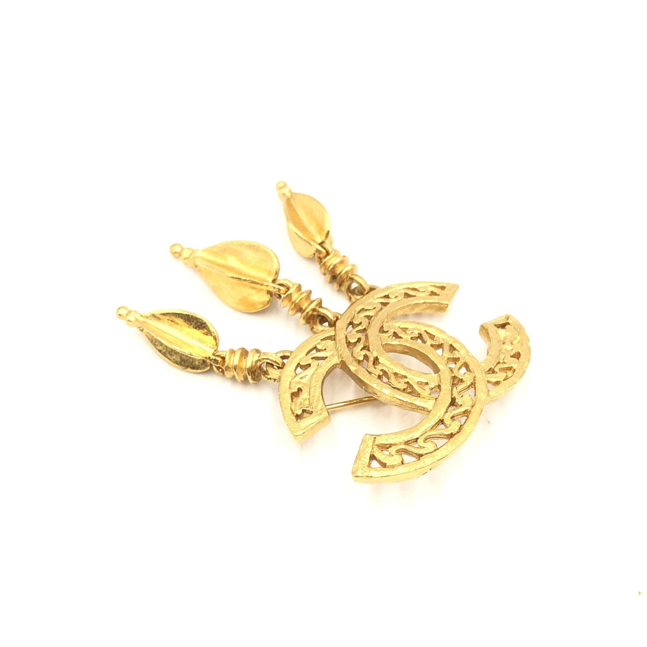 Chanel Gold Plated CC Logo Women's Brooch (Pre-Owned)