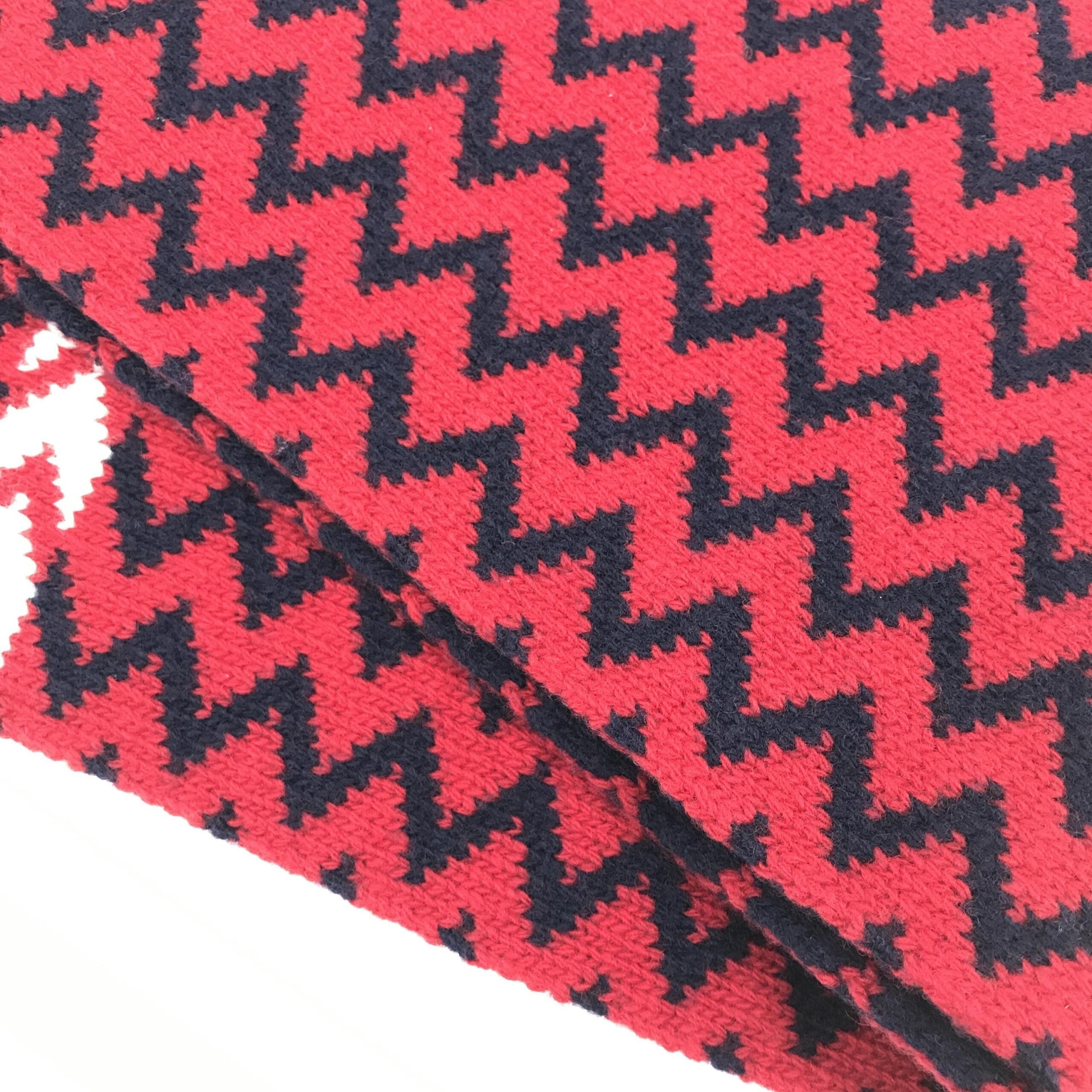 Gucci Red Zigzag Wool Knit Women's Scarf (Pre-Owned)