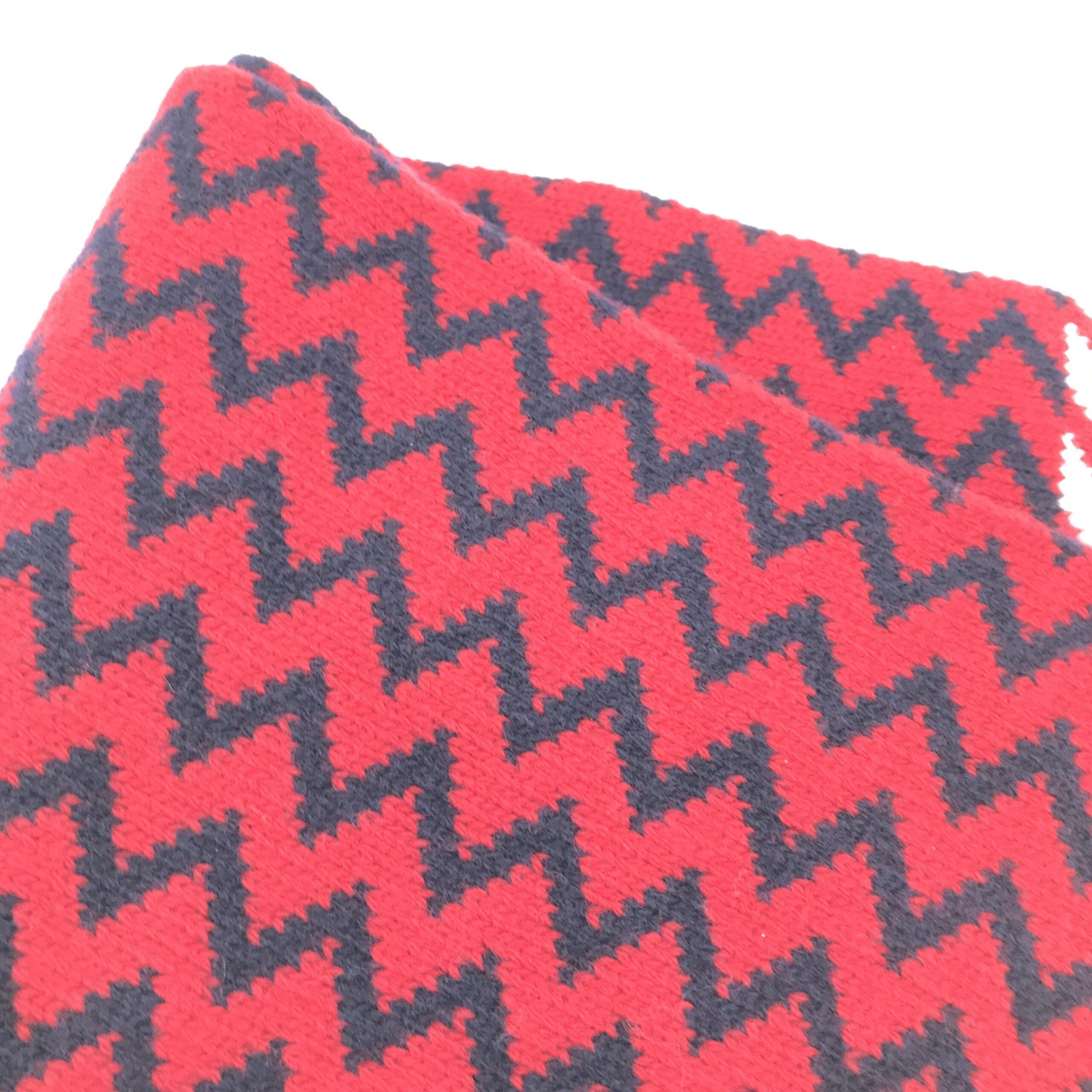 Gucci Red Zigzag Wool Knit Women's Scarf (Pre-Owned)