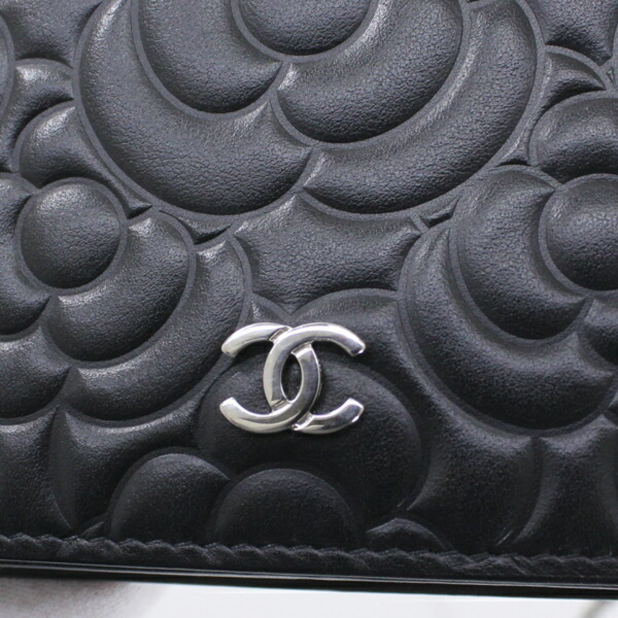 Chanel Black Leather Shoulder Bag (Pre-Owned)