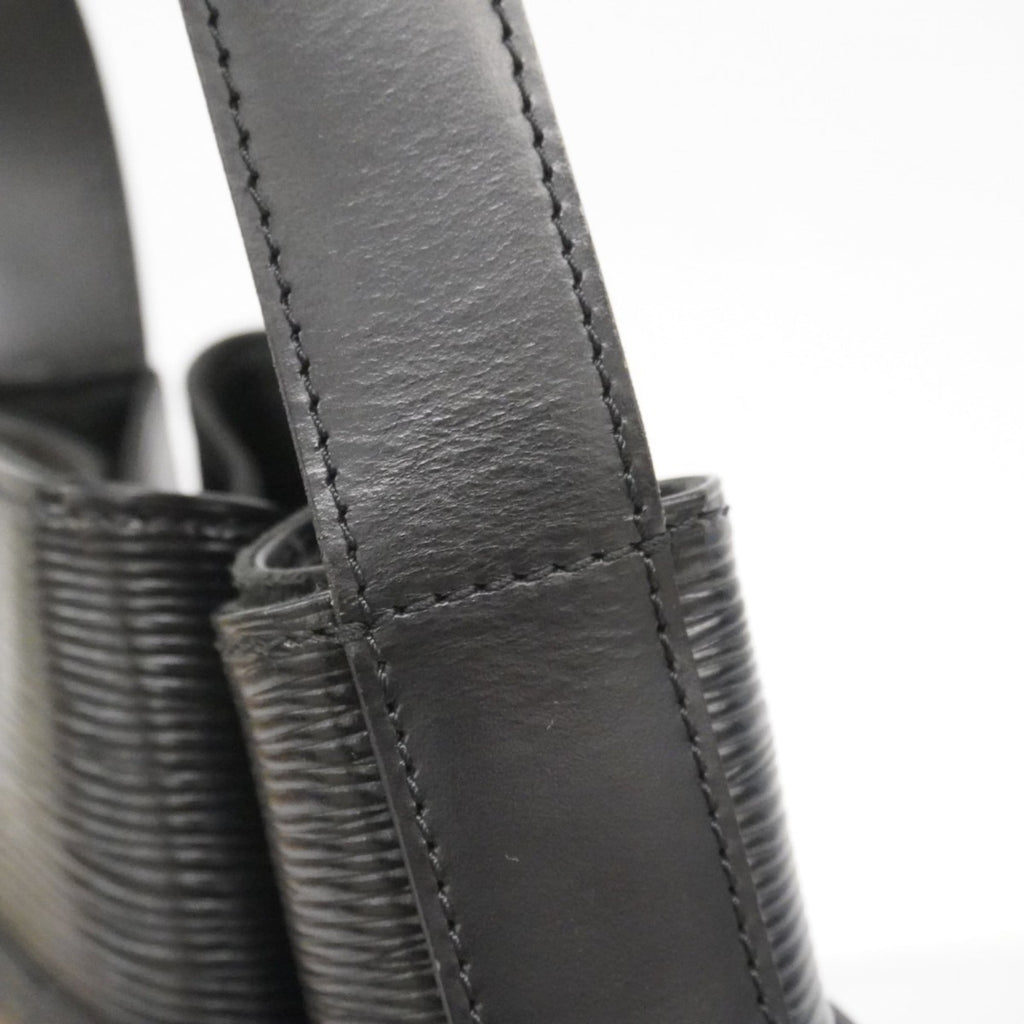 Louis Vuitton Noir Shoulder Bag (Pre-Owned)