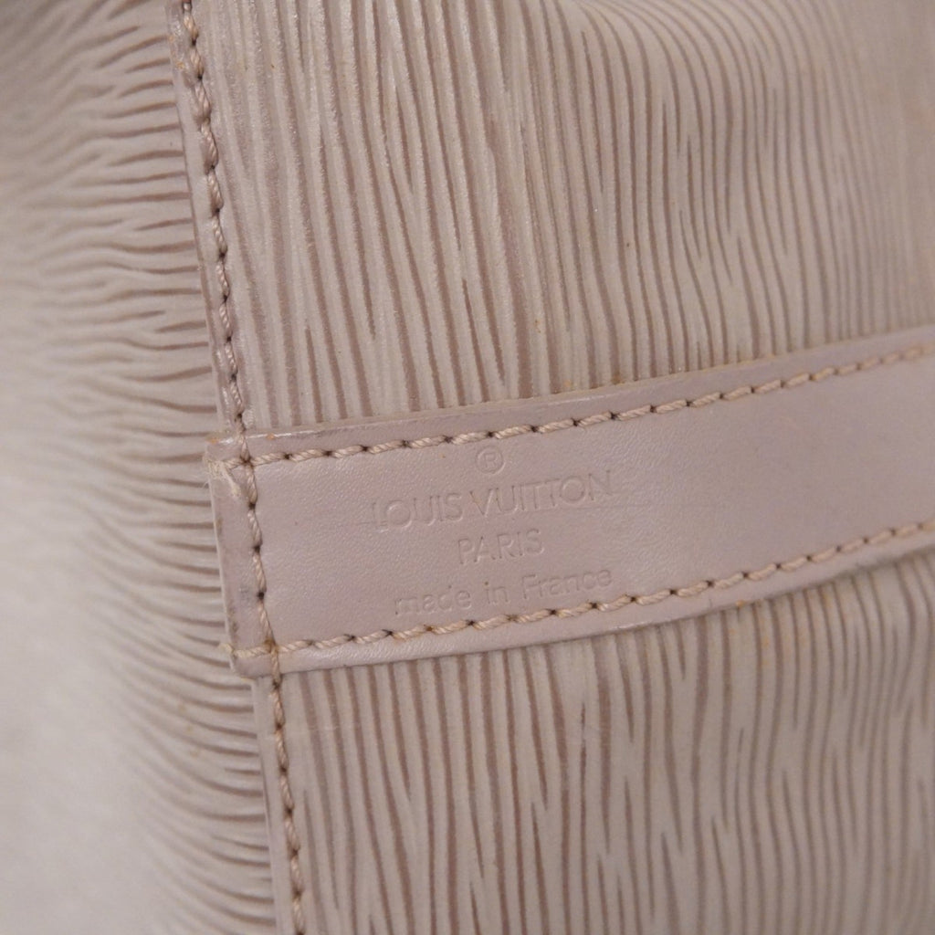 Louis Vuitton Lilac Shoulder Bag (Pre-Owned)