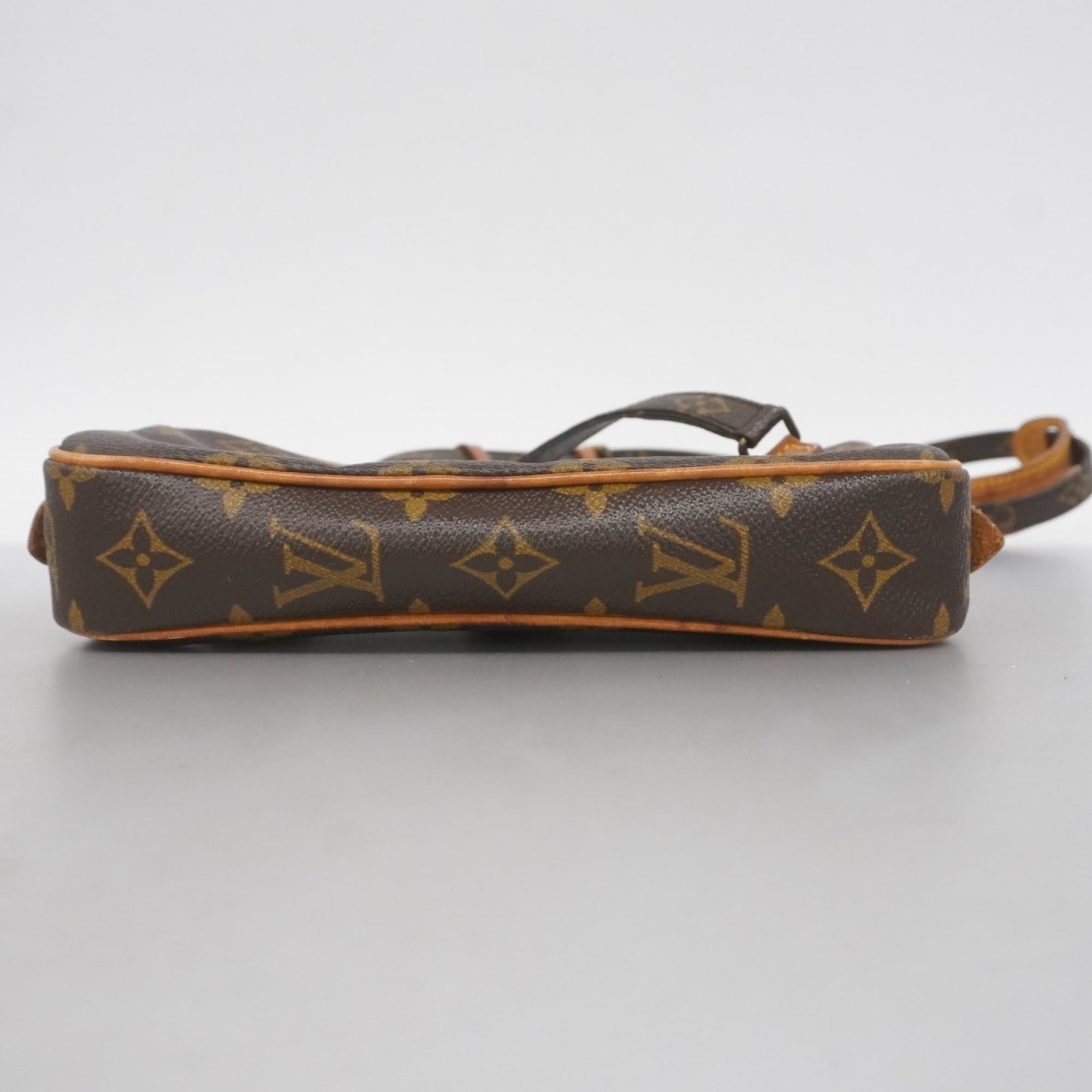 Louis Vuitton Brown Shoulder Bag (Pre-Owned)