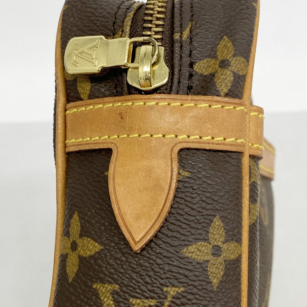 Louis Vuitton Brown Clutch Bag (Pre-Owned)