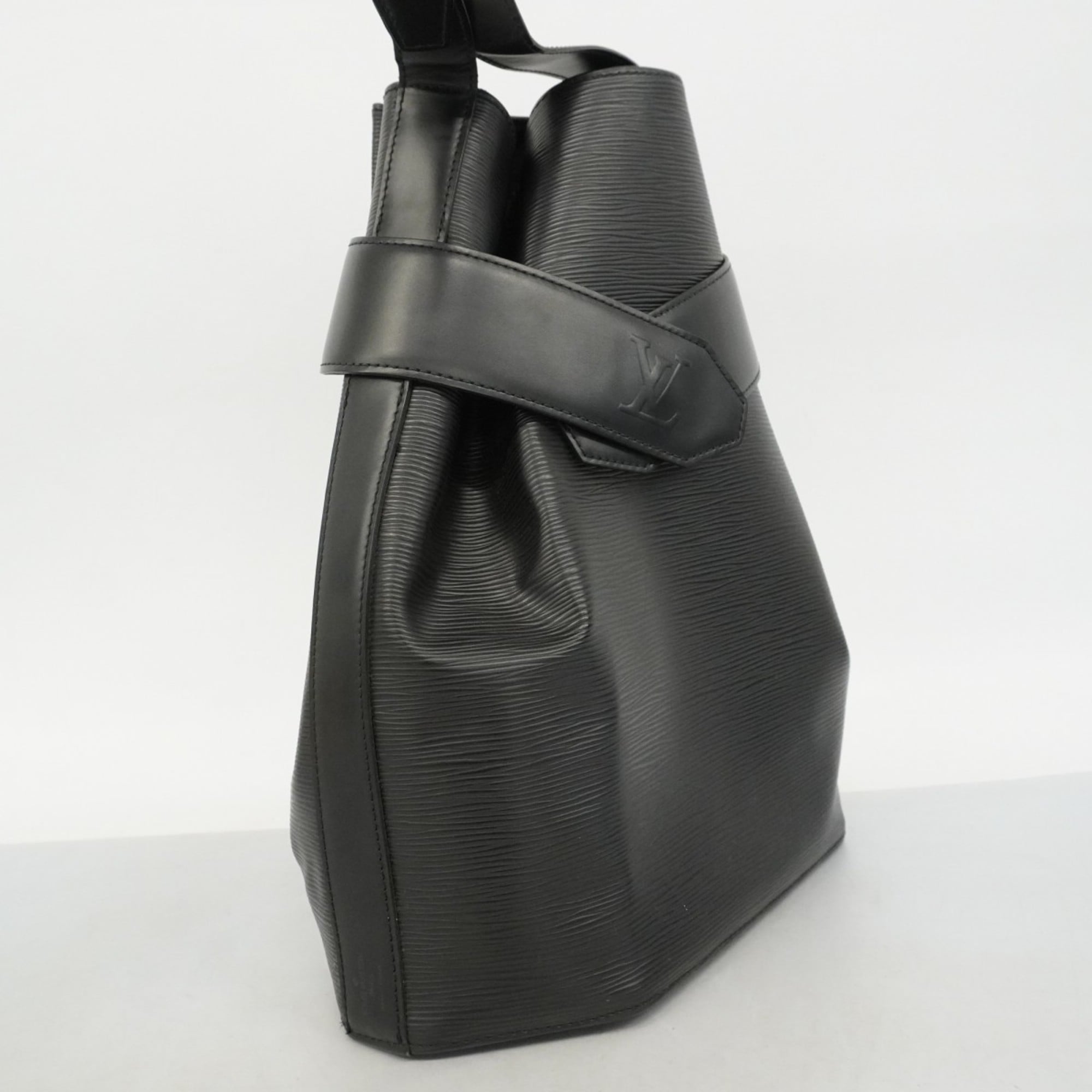 Louis Vuitton Noir Shoulder Bag (Pre-Owned)