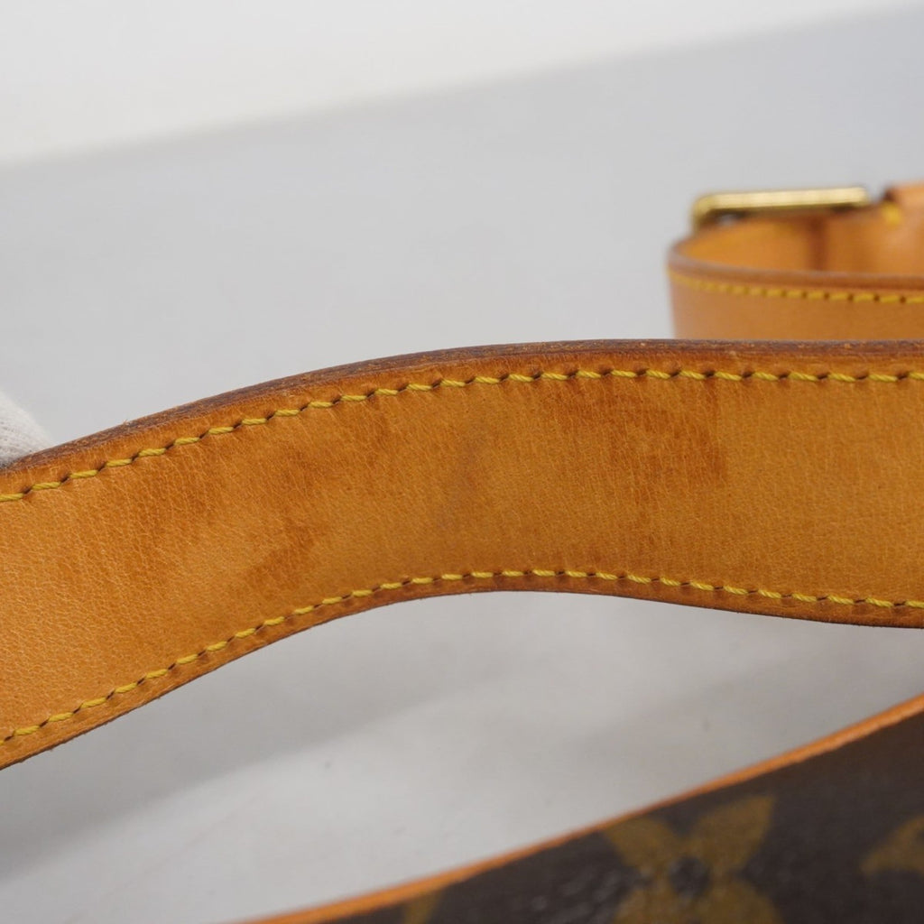 Louis Vuitton Brown Shoulder Bag (Pre-Owned)