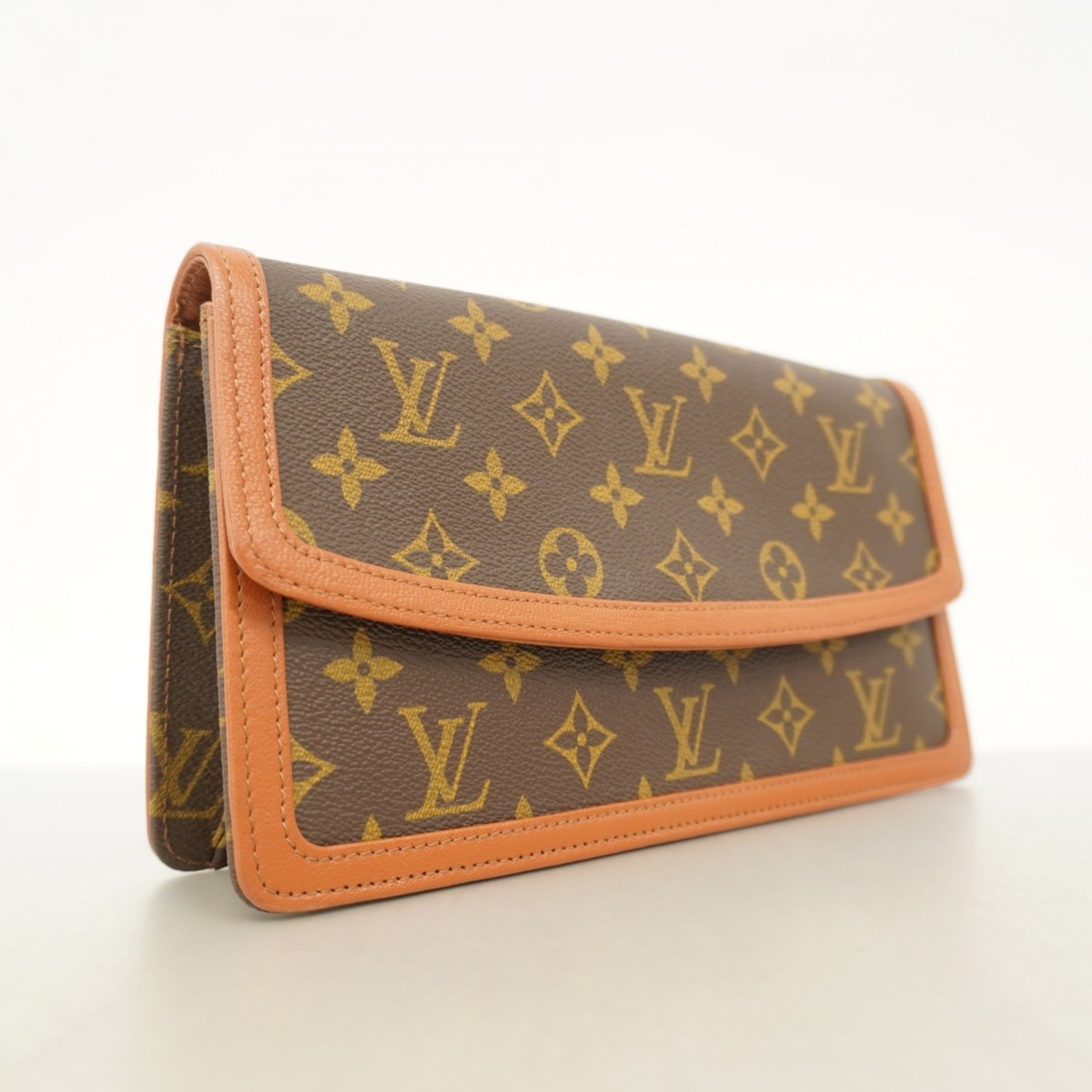 Louis Vuitton Brown Clutch Bag (Pre-Owned)