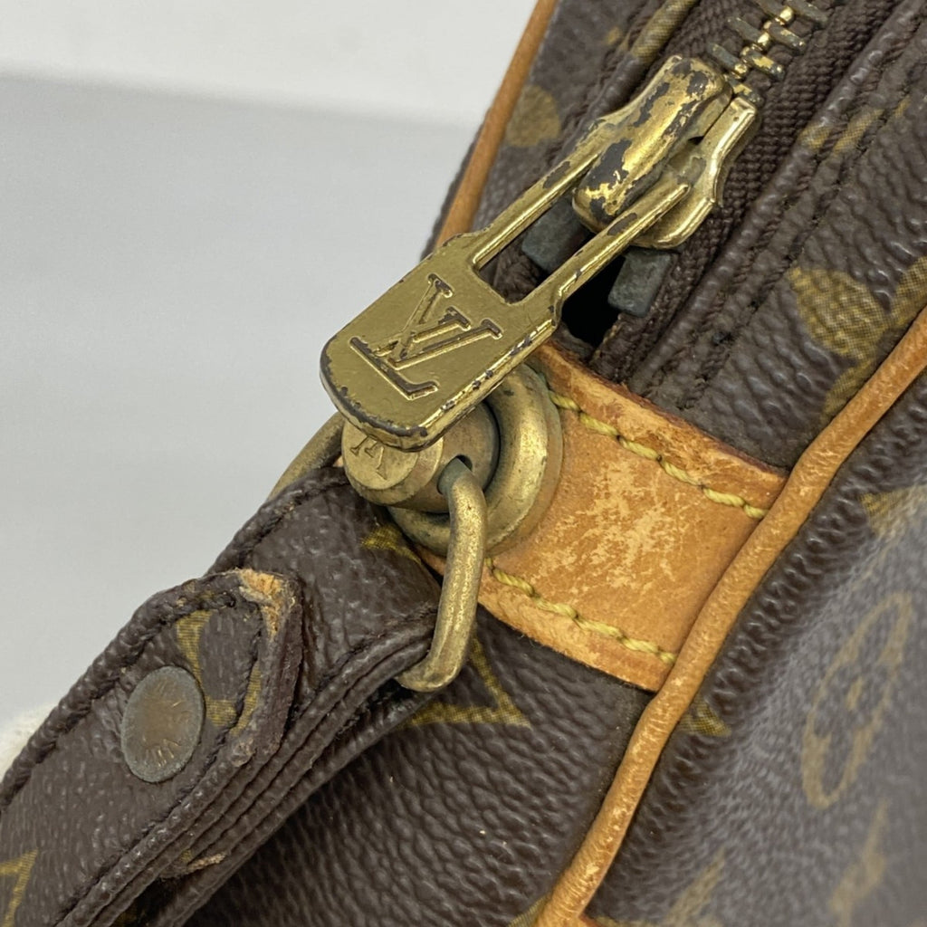 Louis Vuitton Brown Clutch Bag (Pre-Owned)