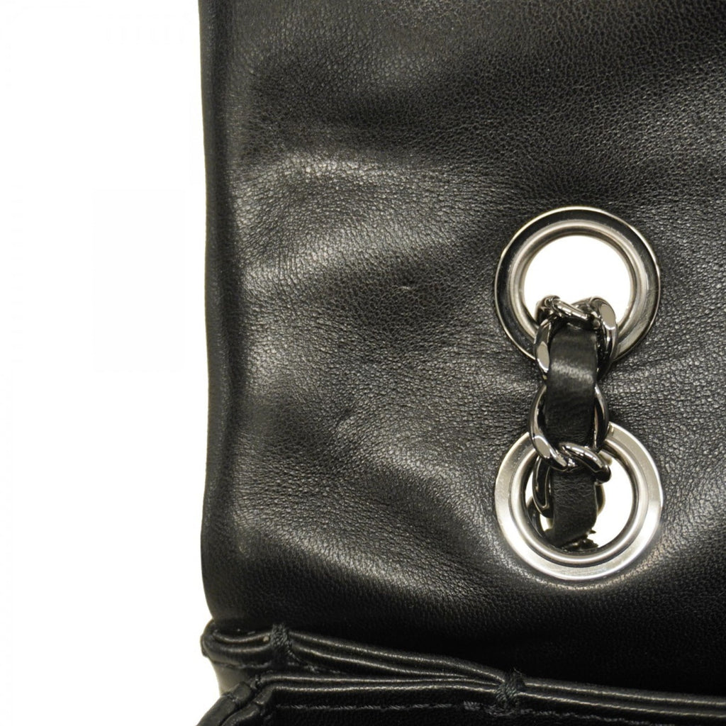 Chanel Black Leather Shoulder Bag (Pre-Owned)