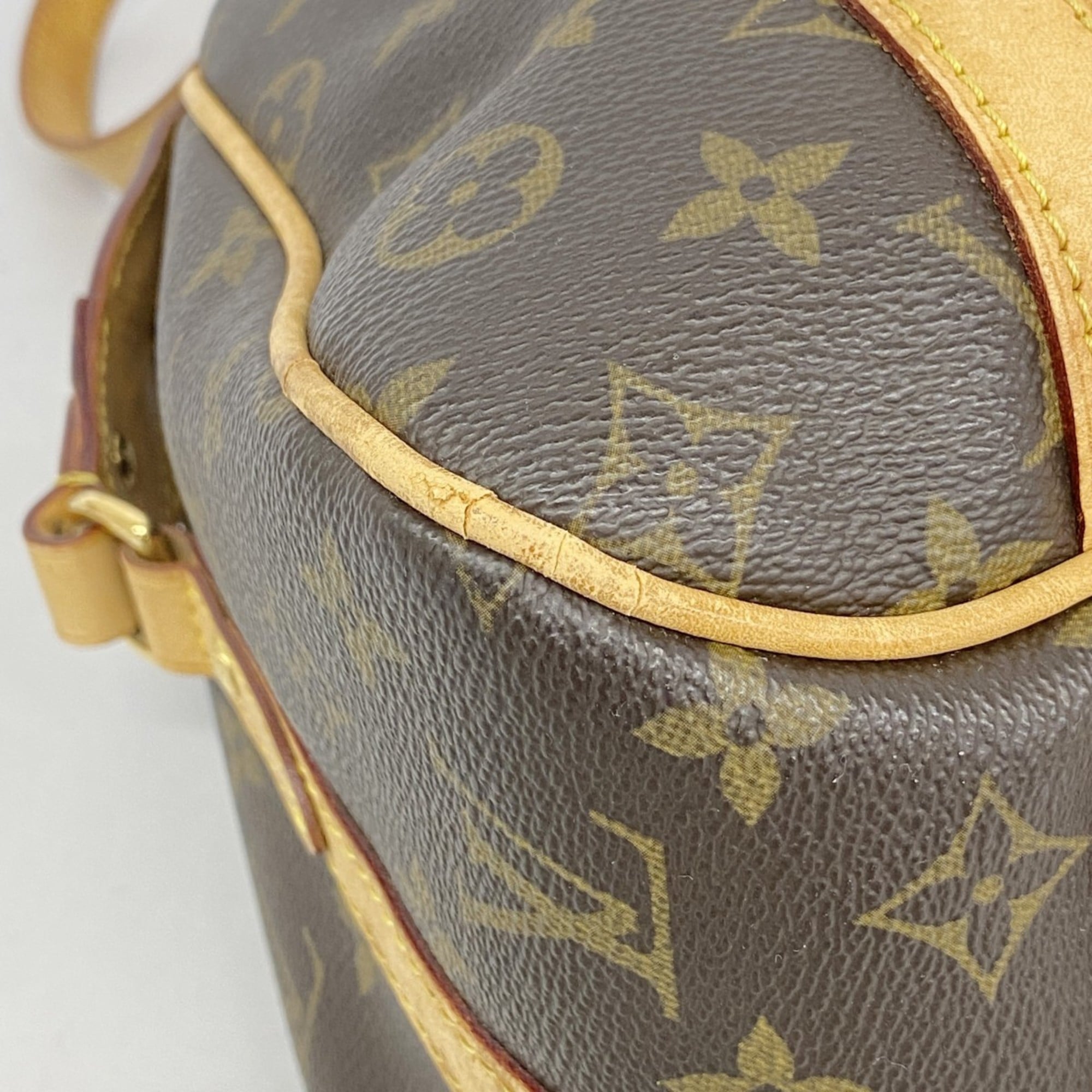 Louis Vuitton Brown Shoulder Bag (Pre-Owned)