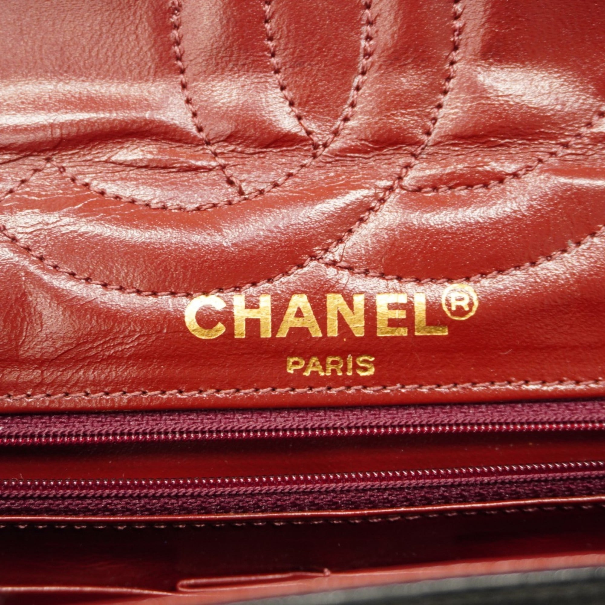 Chanel Black Leather Shoulder Bag (Pre-Owned)