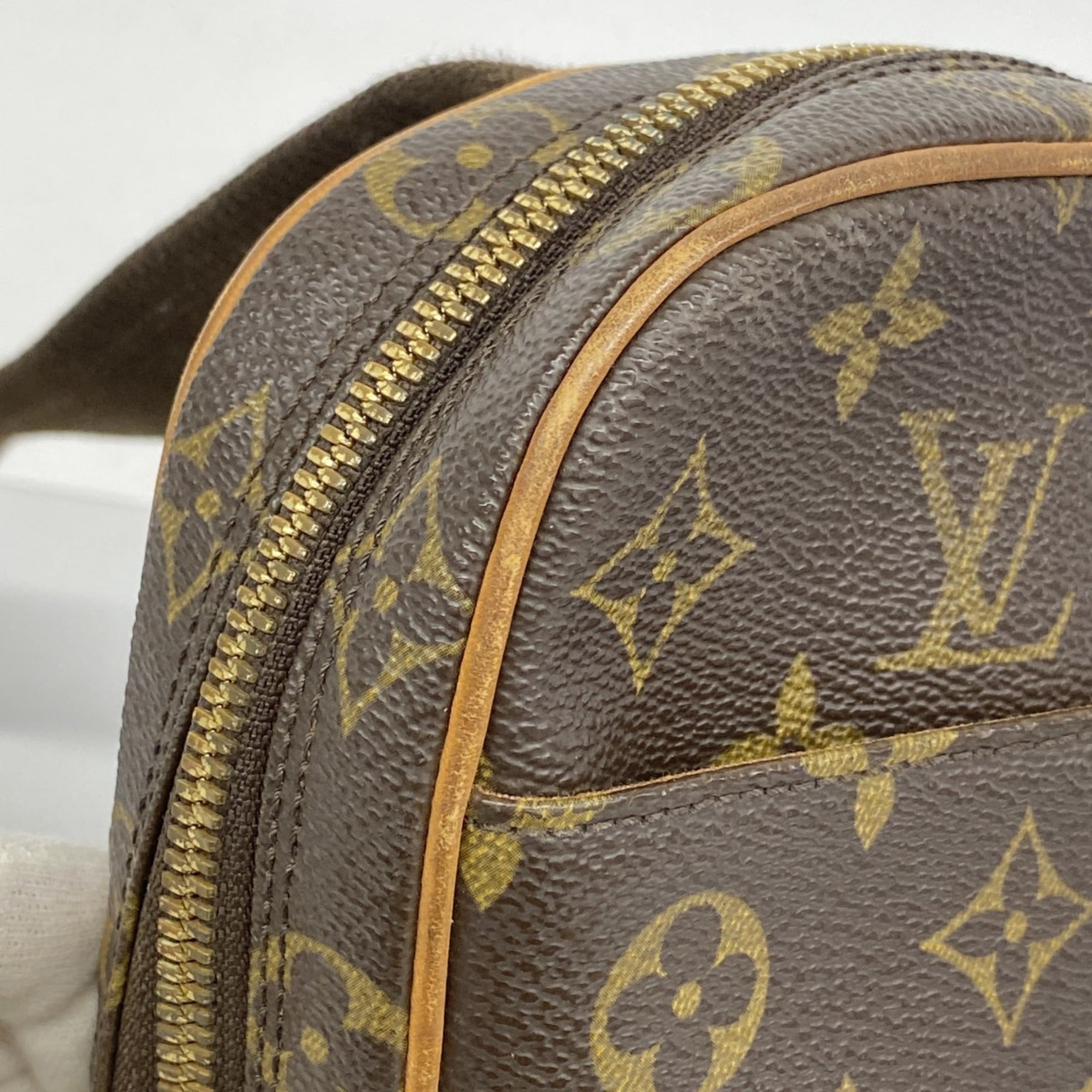 Louis Vuitton Brown Sling Bag (Pre-Owned)