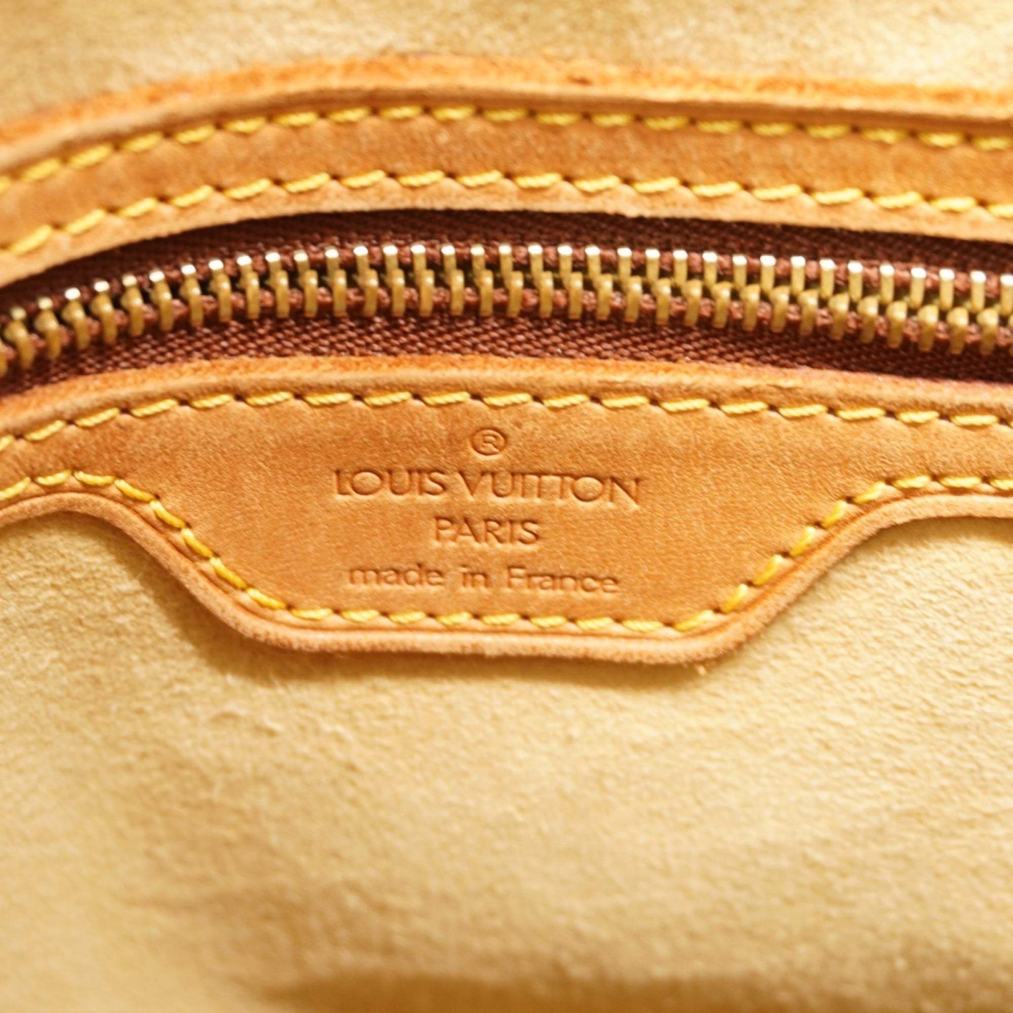 Louis Vuitton Brown Shoulder Bag (Pre-Owned)