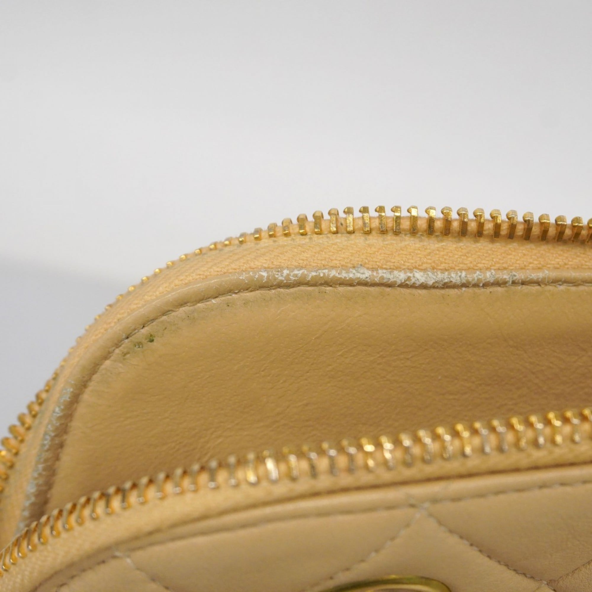 Chanel Beige Leather Shoulder Bag (Pre-Owned)
