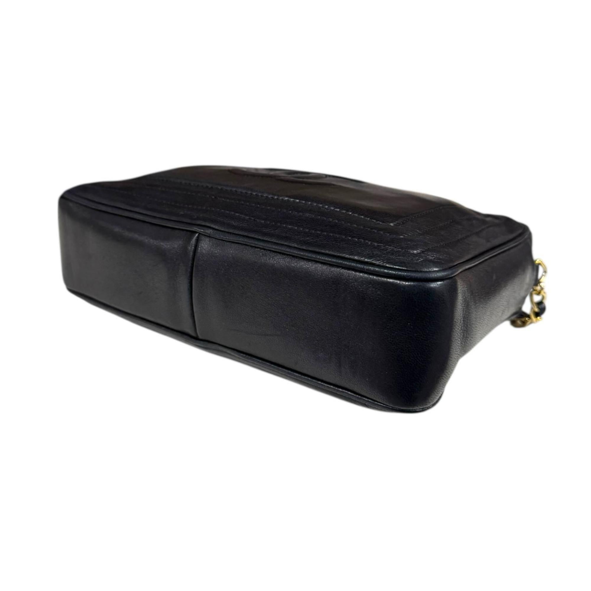 Chanel Black Leather Shoulder Bag (Pre-Owned)
