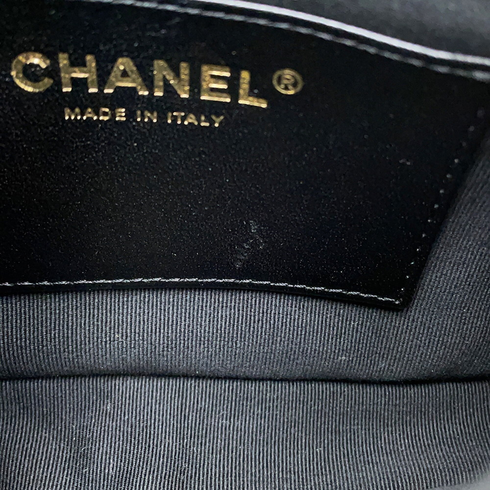 Chanel Matelasse Black Leather Shoulder Bag (Pre-Owned)