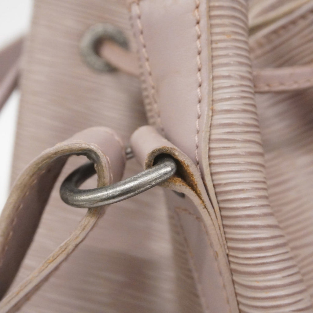 Louis Vuitton Lilac Shoulder Bag (Pre-Owned)