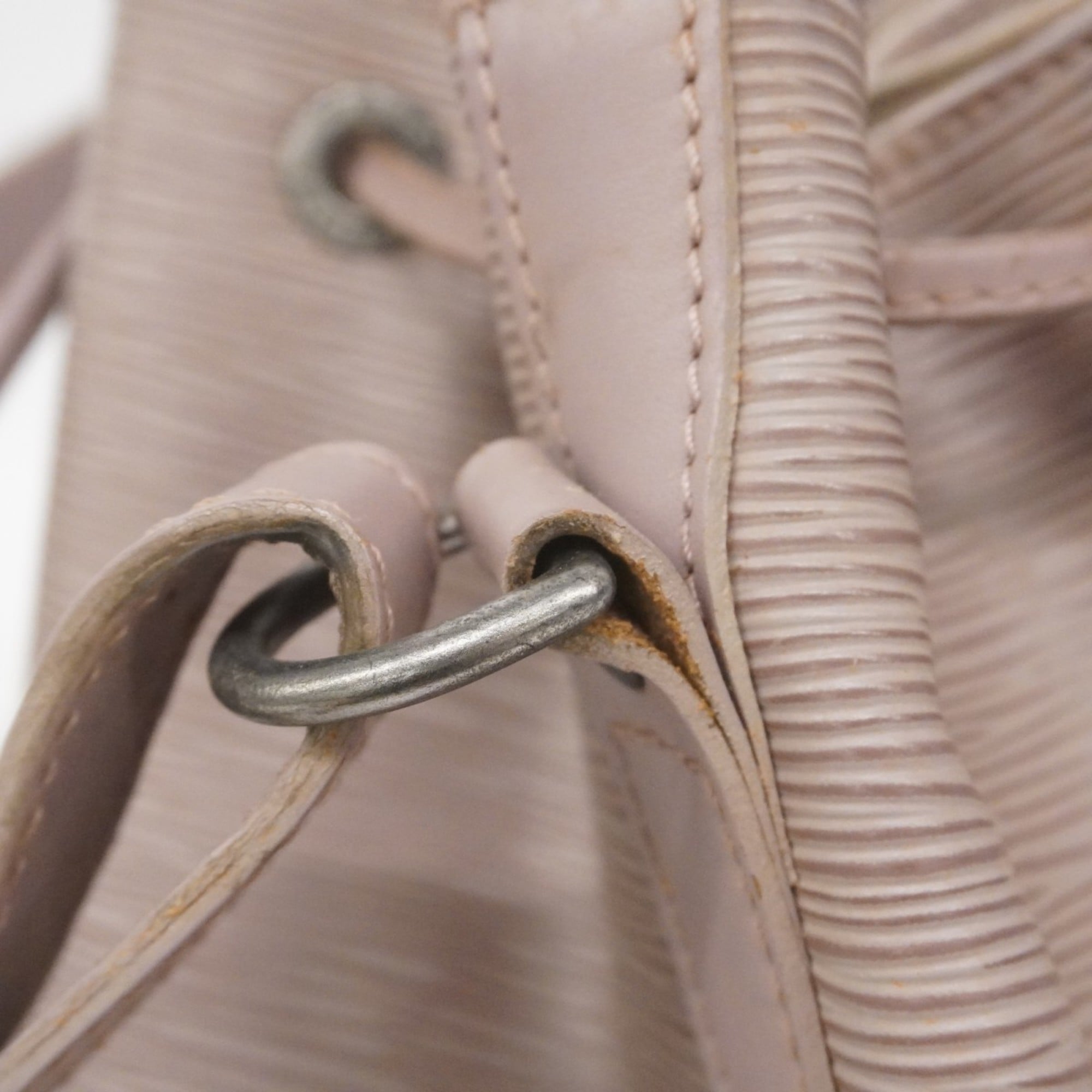 Louis Vuitton Lilac Shoulder Bag (Pre-Owned)