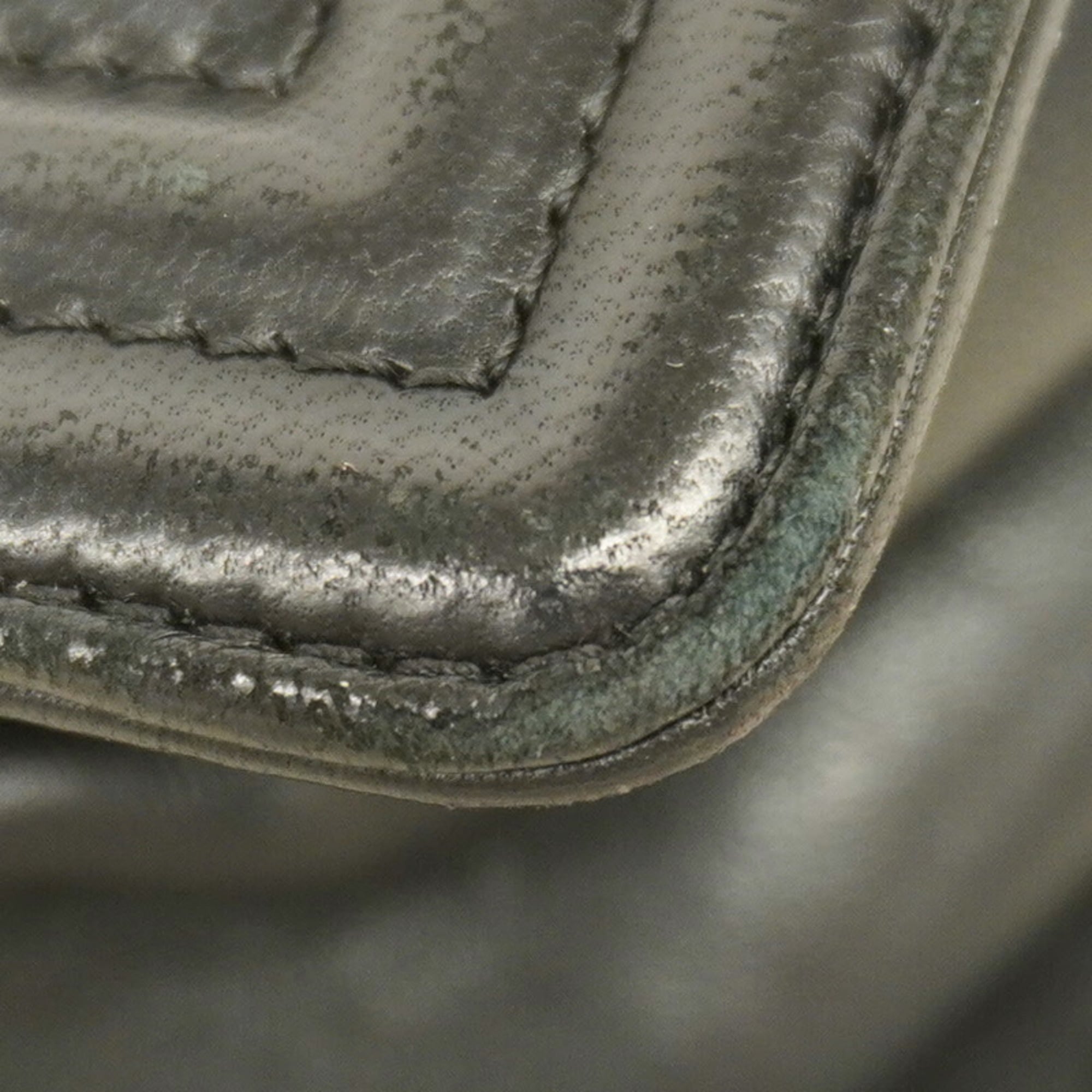 Chanel Black Leather Shoulder Bag (Pre-Owned)