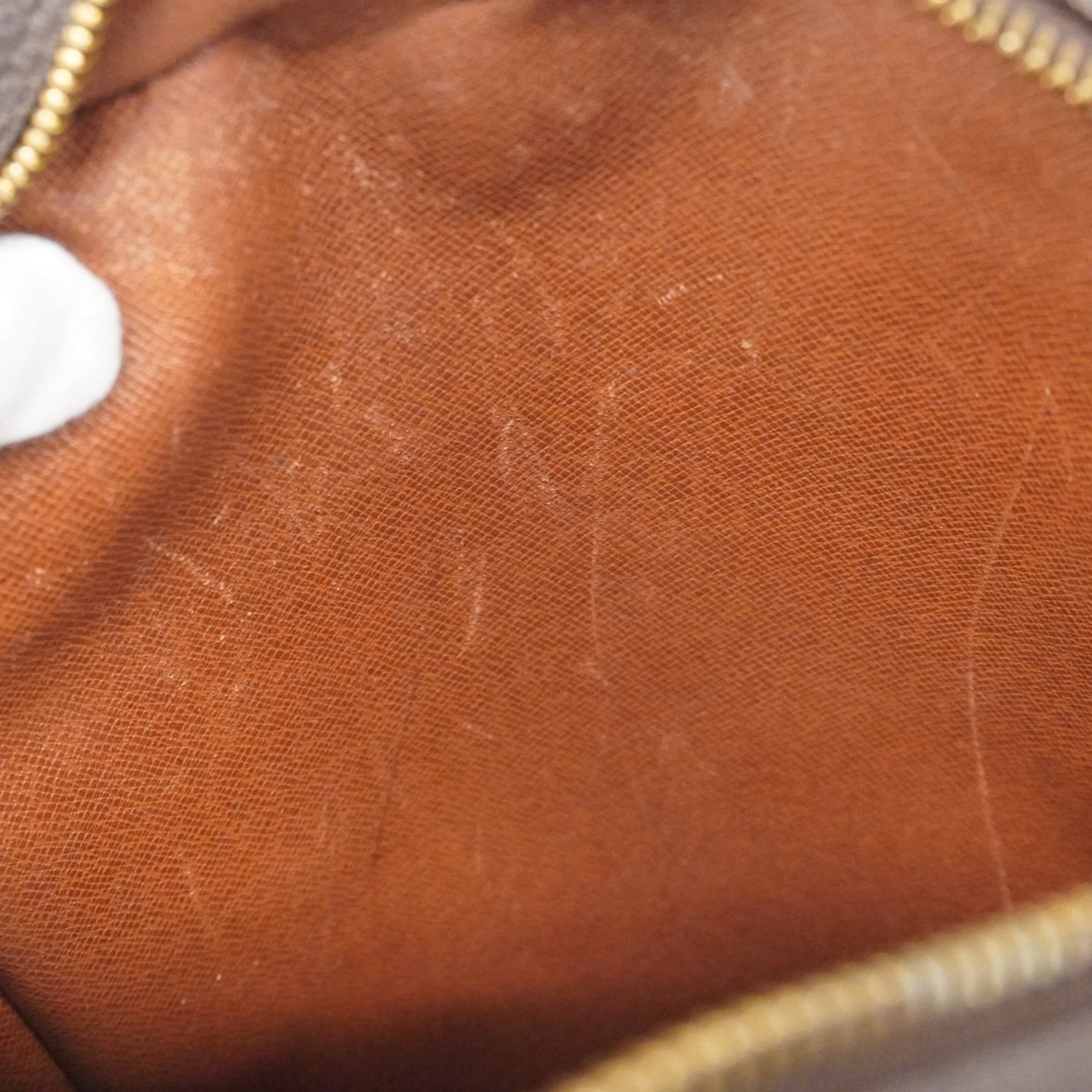 Louis Vuitton Brown Shoulder Bag (Pre-Owned)