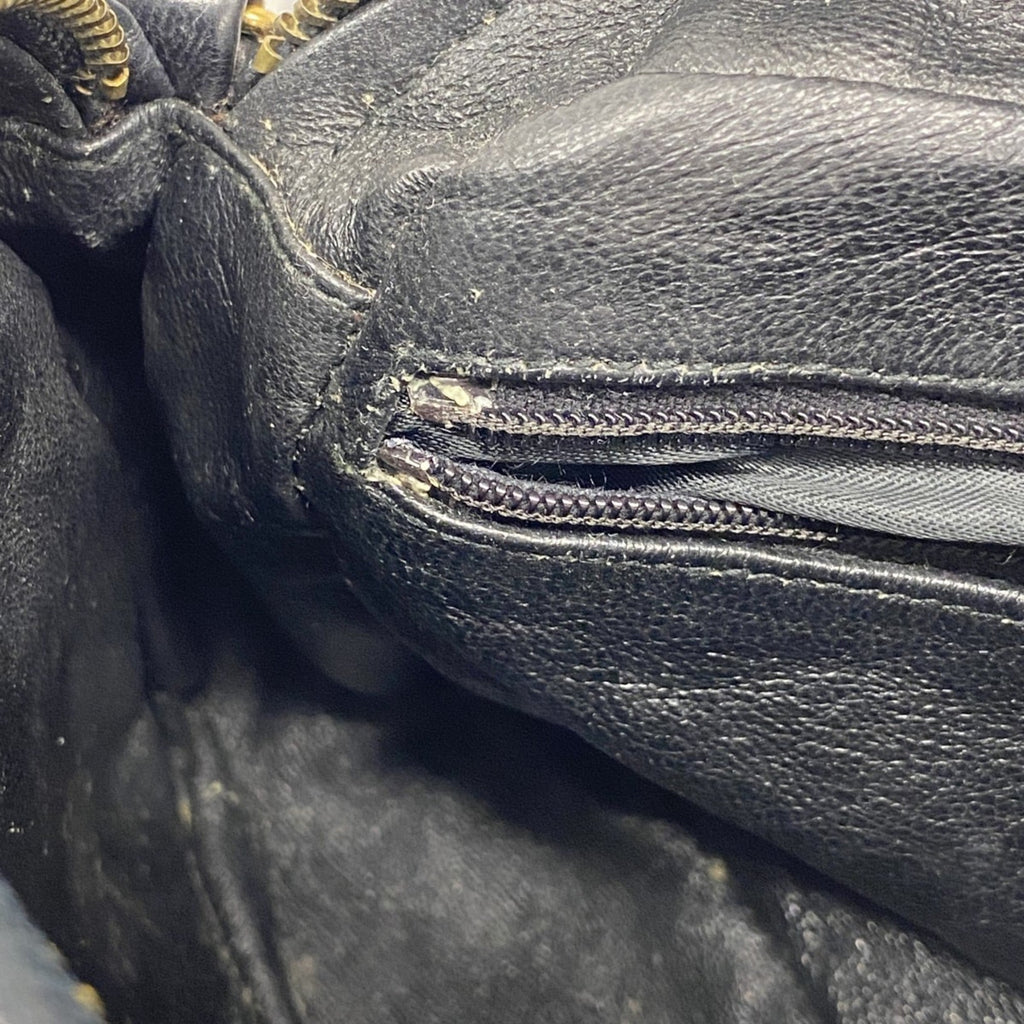 Chanel Black Leather Shoulder Bag (Pre-Owned)