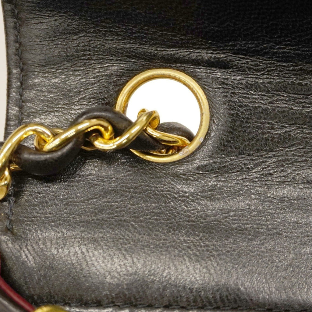 Chanel Black Leather Shoulder Bag (Pre-Owned)