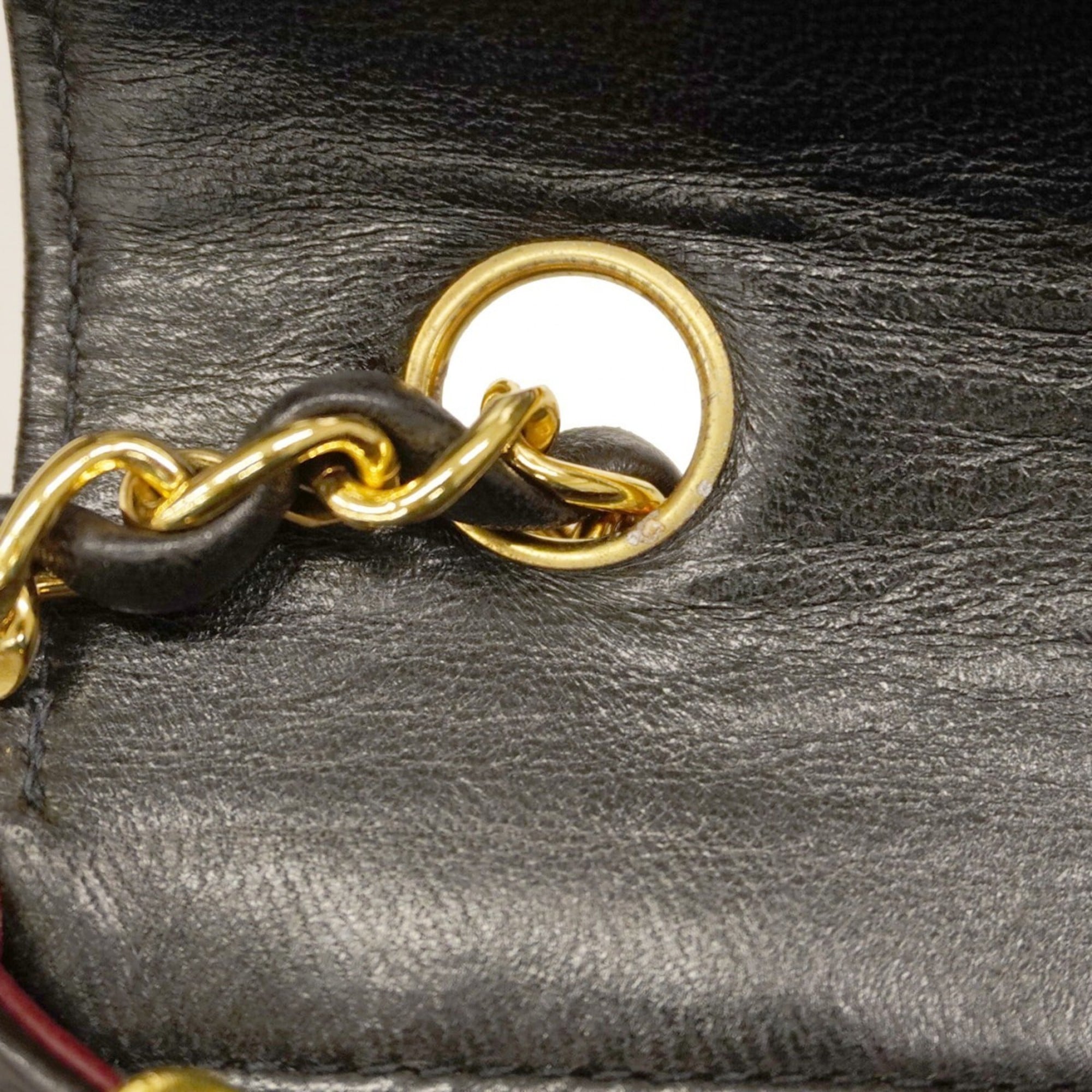 Chanel Black Leather Shoulder Bag (Pre-Owned)