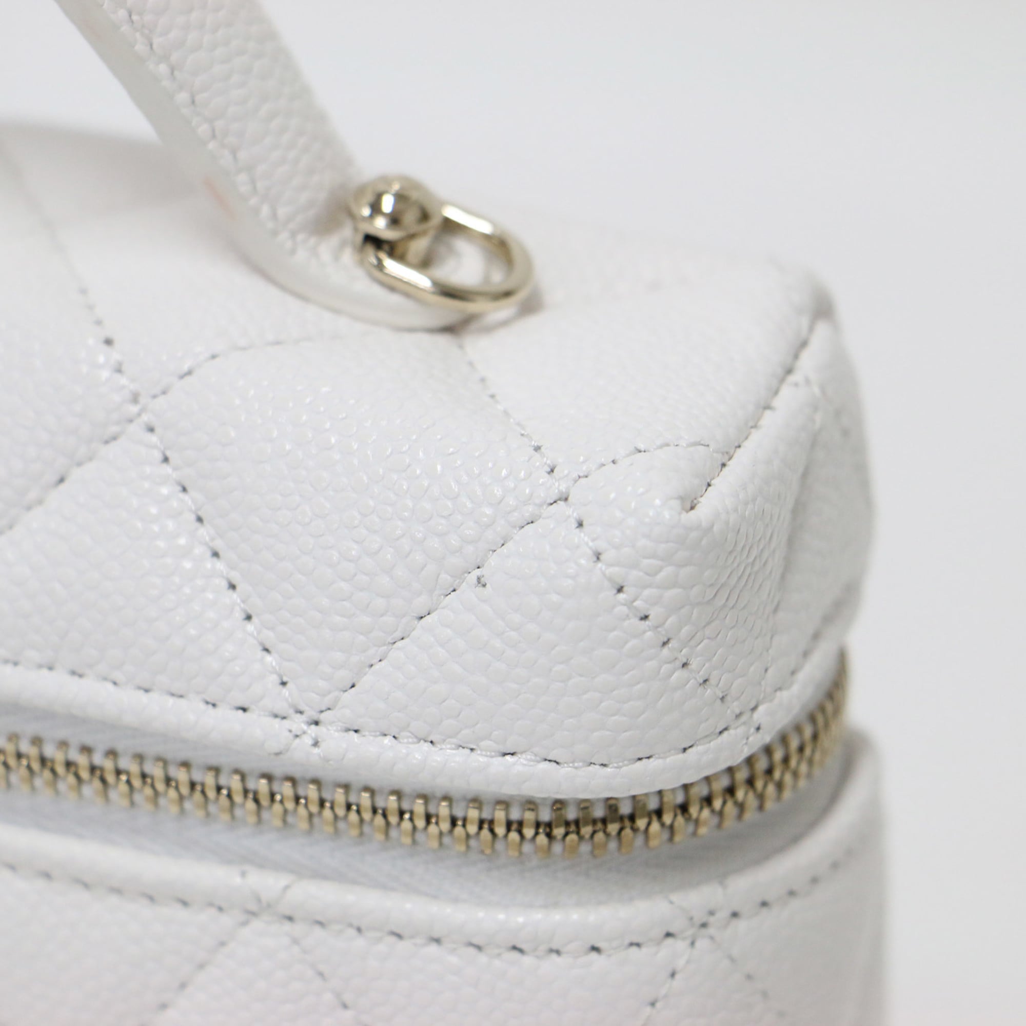 Chanel White Grained Calfskin Handbag Shoulder Bag (Pre-Owned)