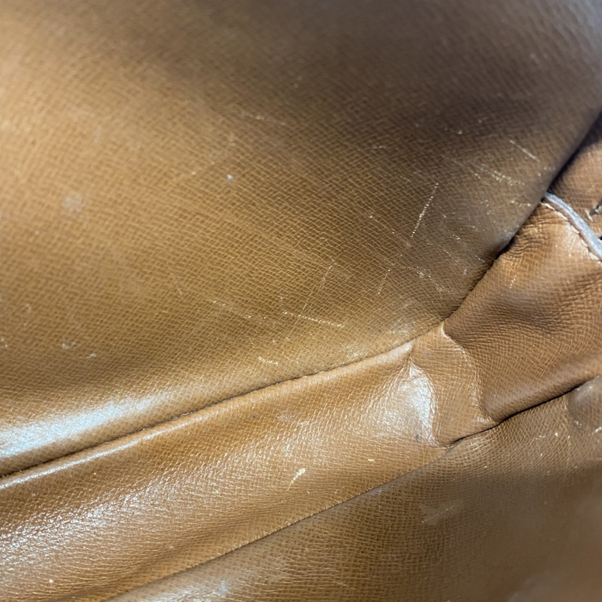 Louis Vuitton Brown Shoulder Bag (Pre-Owned)