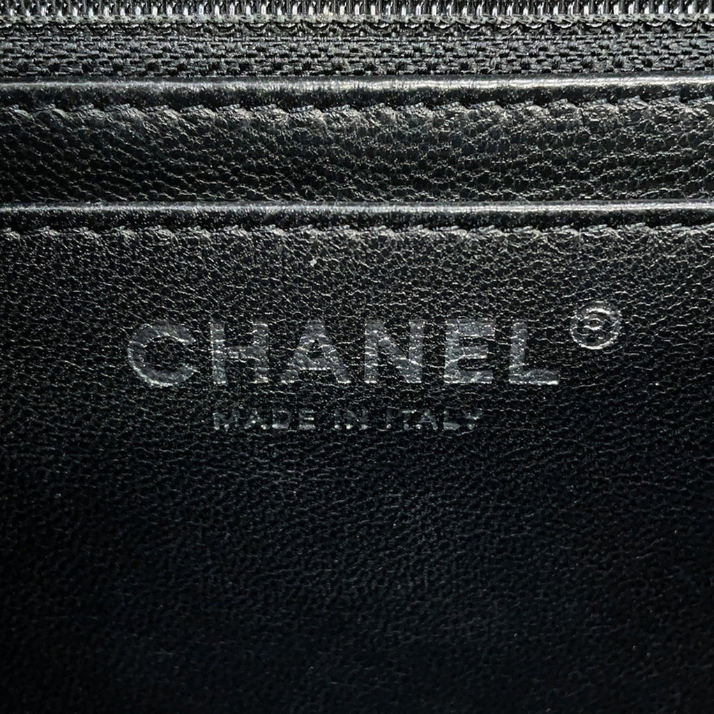 Chanel Matelasse Black Grained Calfskin Shoulder Bag (Pre-Owned)