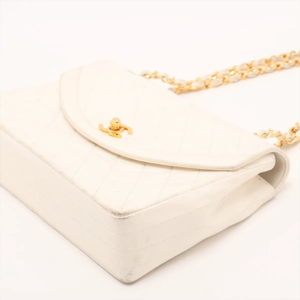 Chanel White Leather Shoulder Bag (Pre-Owned)