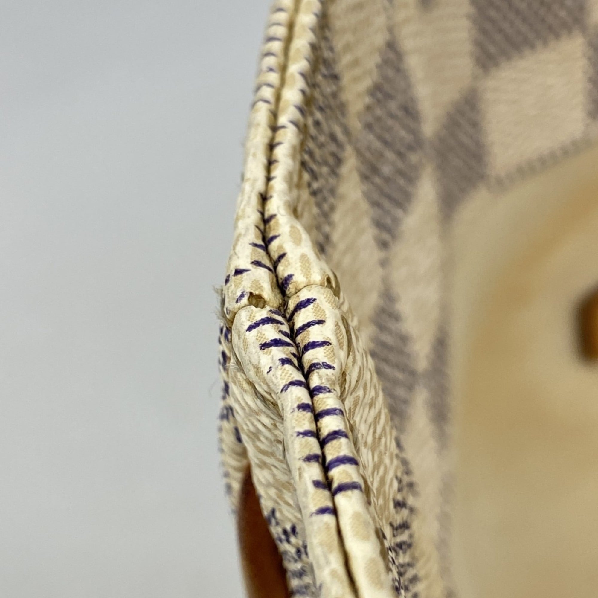 Louis Vuitton White Tote Bag (Pre-Owned)