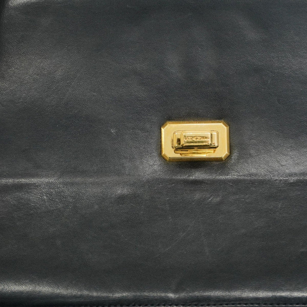 Chanel Black Leather Shoulder Bag (Pre-Owned)