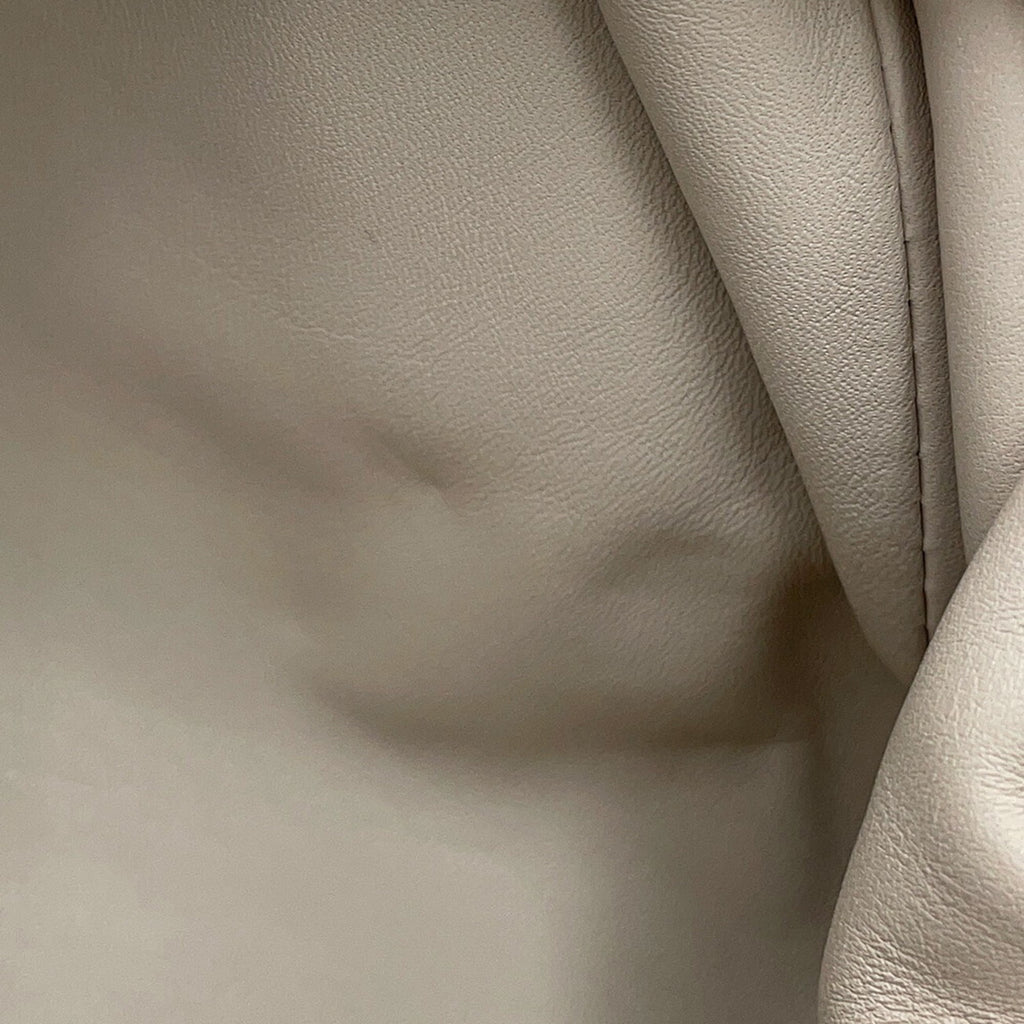 Bottega Veneta Ivory Leather Pouch Shoulder Bag (Pre-Owned)