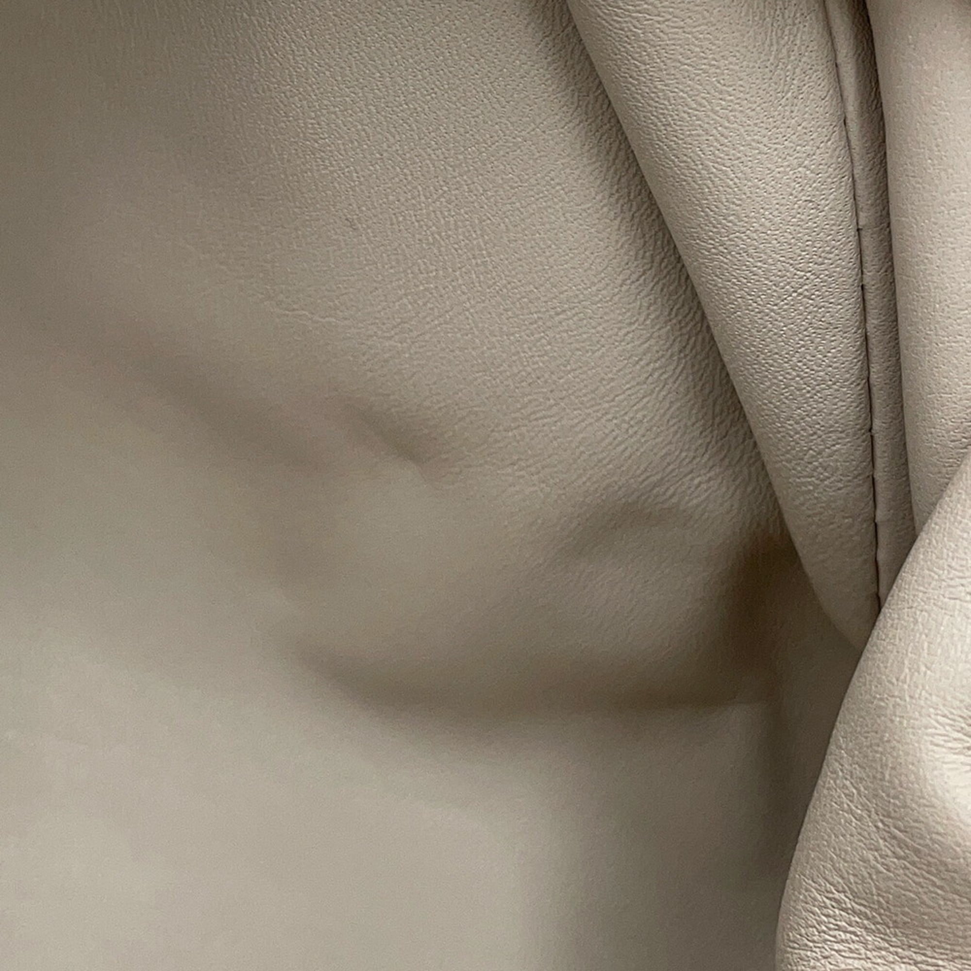 Bottega Veneta Ivory Leather Pouch Shoulder Bag (Pre-Owned)