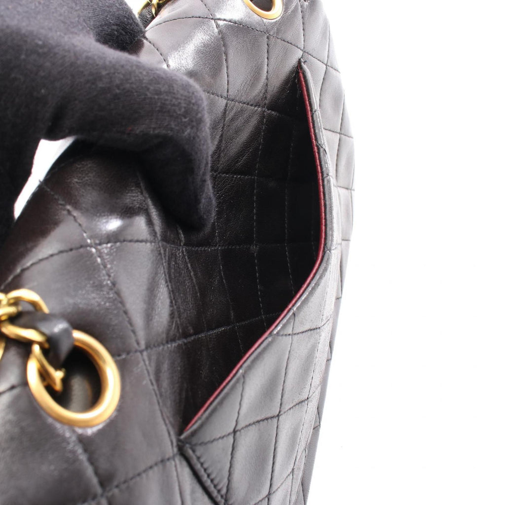 Chanel Black Leather Shoulder Bag (Pre-Owned)