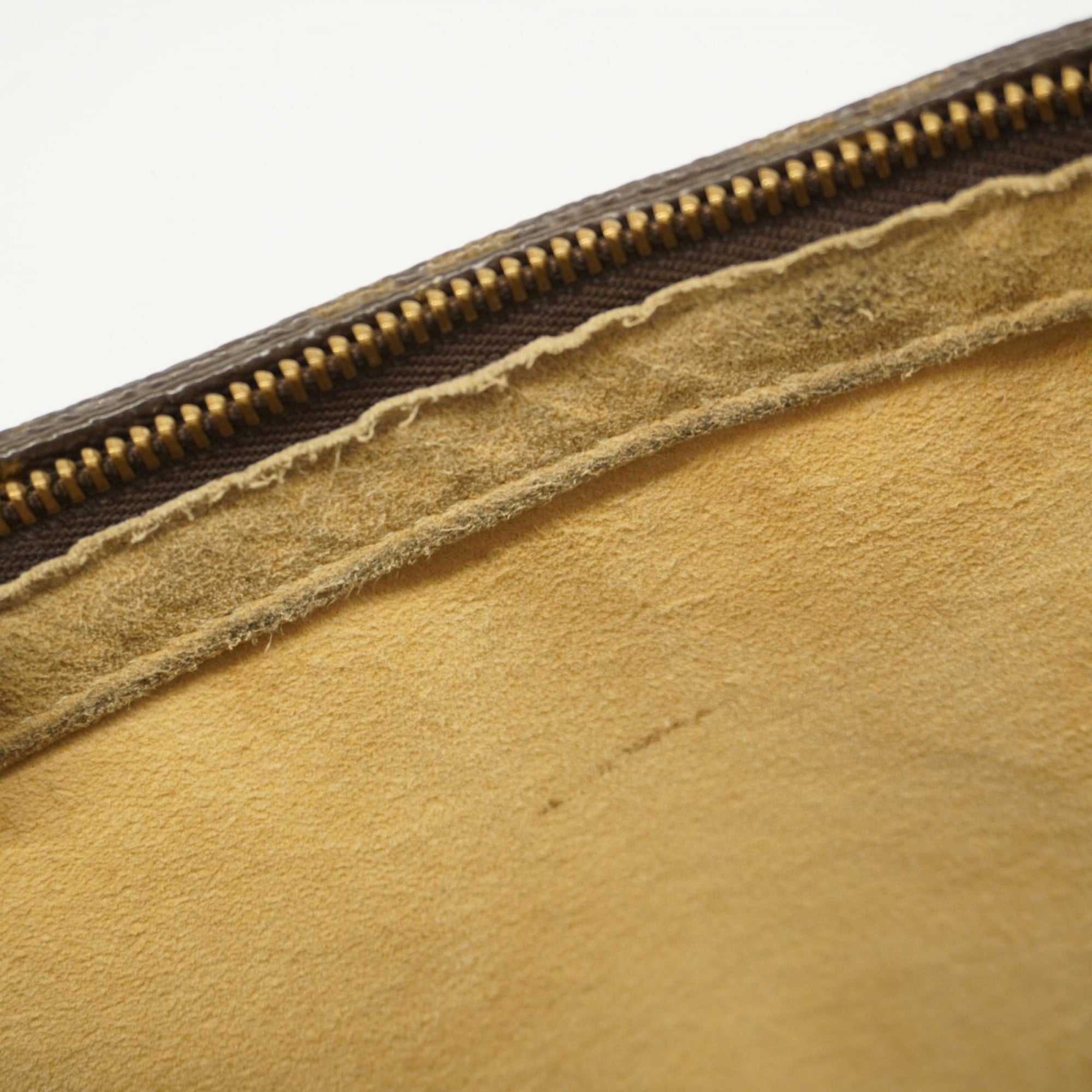 Louis Vuitton Brown Shoulder Bag (Pre-Owned)