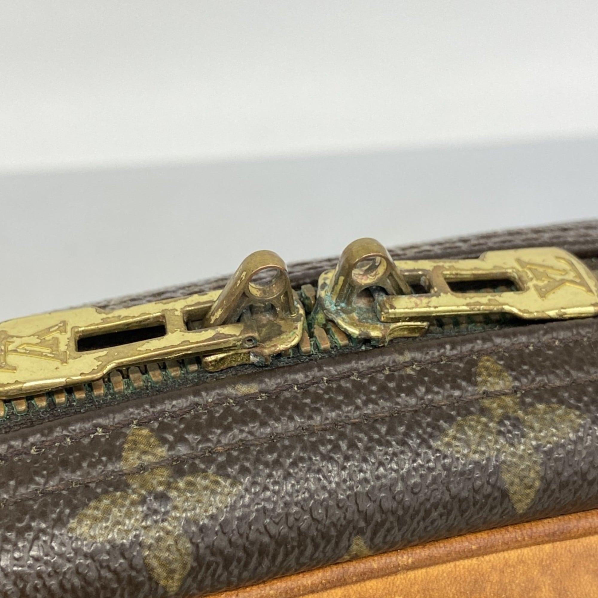 Louis Vuitton Brown Handbag (Pre-Owned)
