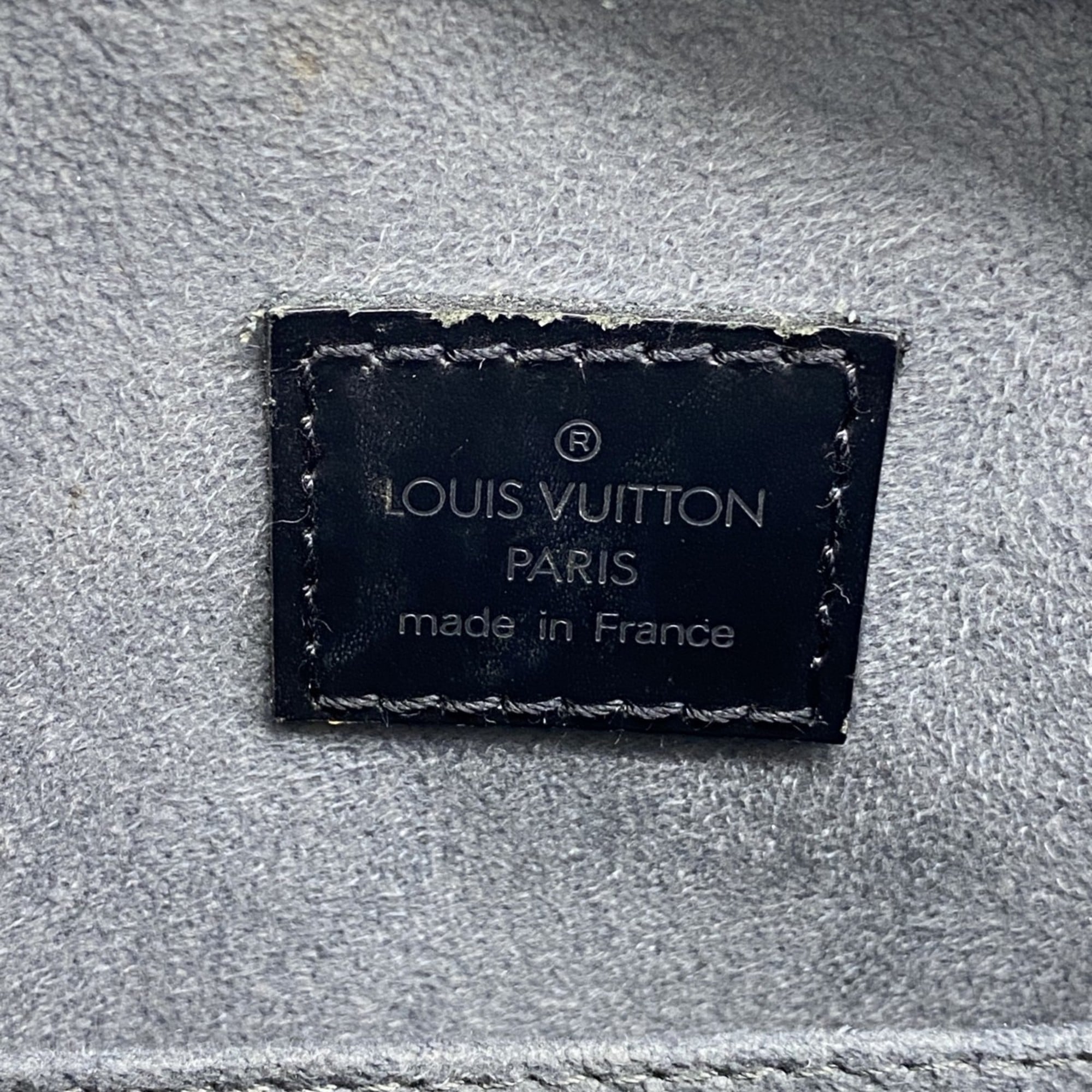 Louis Vuitton Noir Handbag (Pre-Owned)