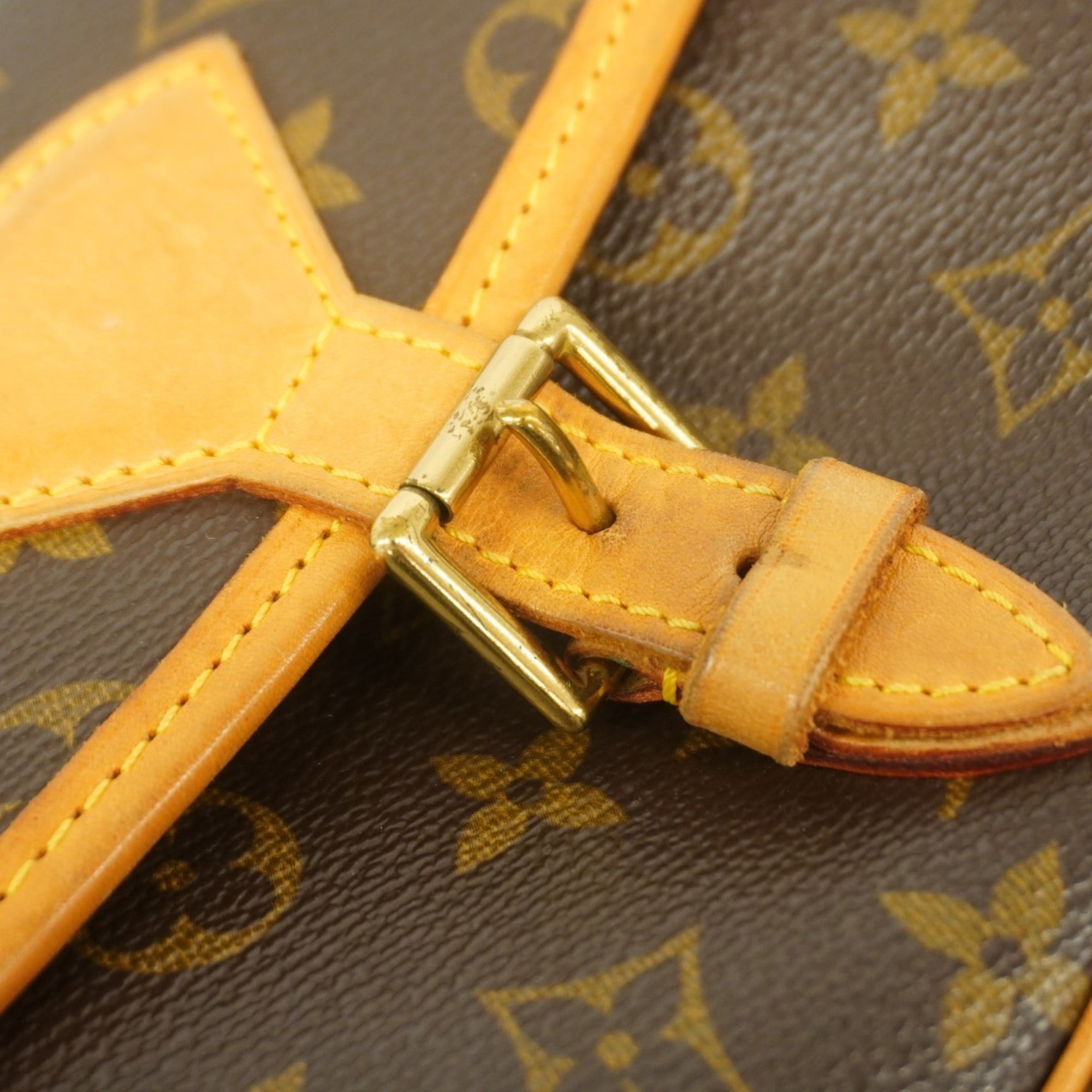 Louis Vuitton Brown Shoulder Bag (Pre-Owned)