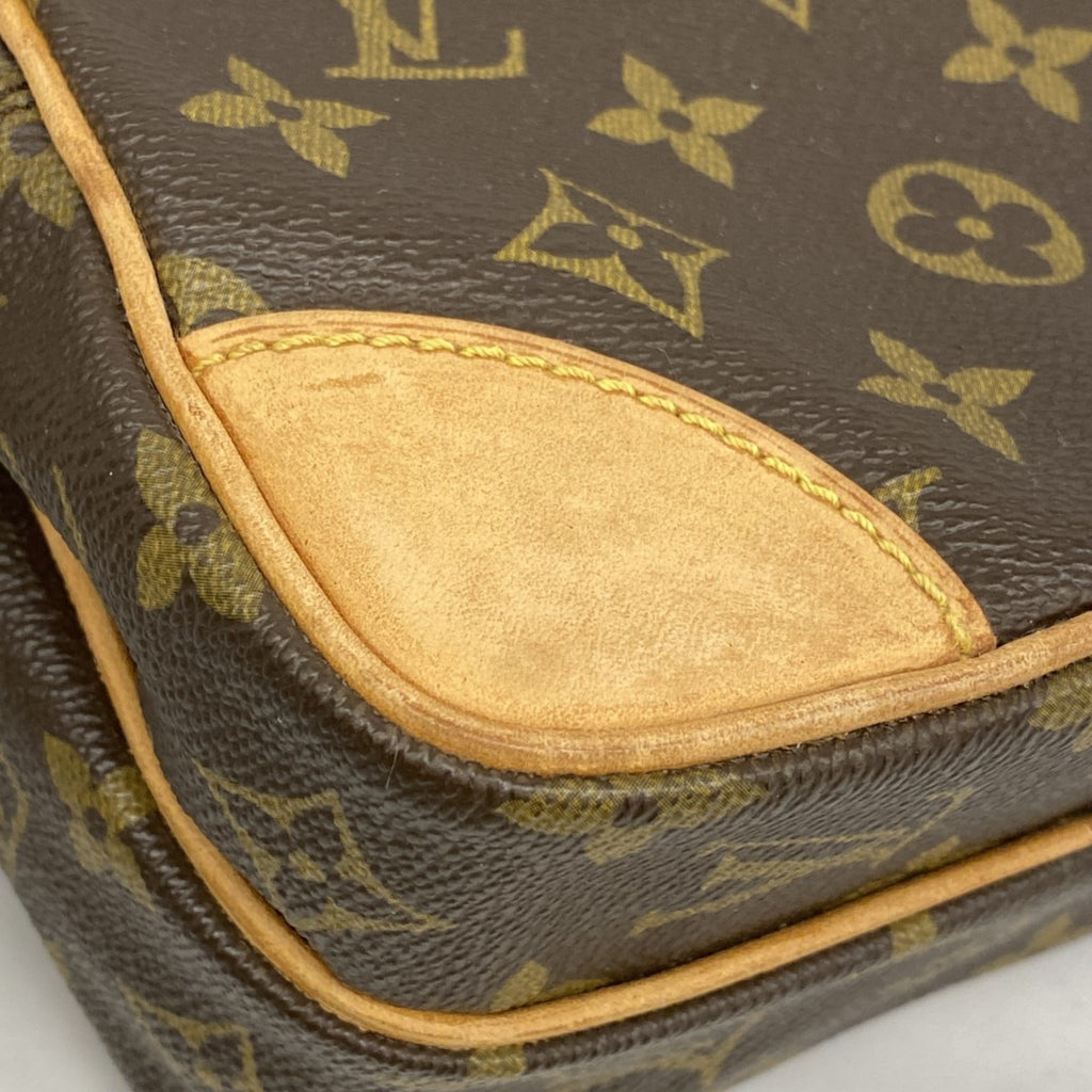 Louis Vuitton Brown Shoulder Bag (Pre-Owned)