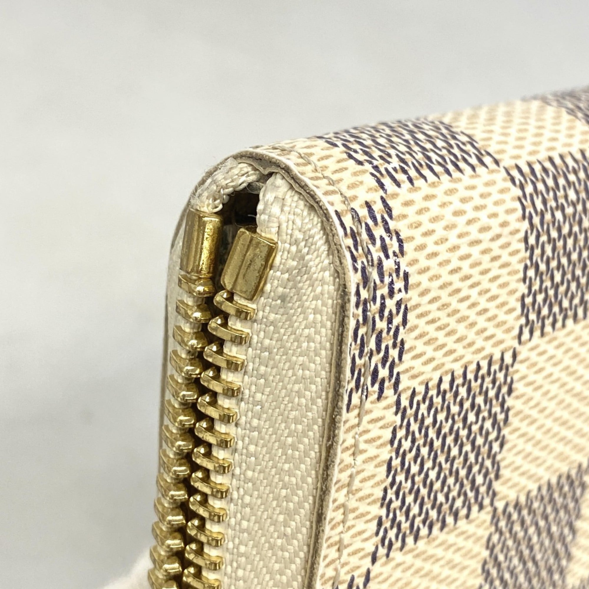 Louis Vuitton White Long Wallet (Bi-Fold) (Pre-Owned)