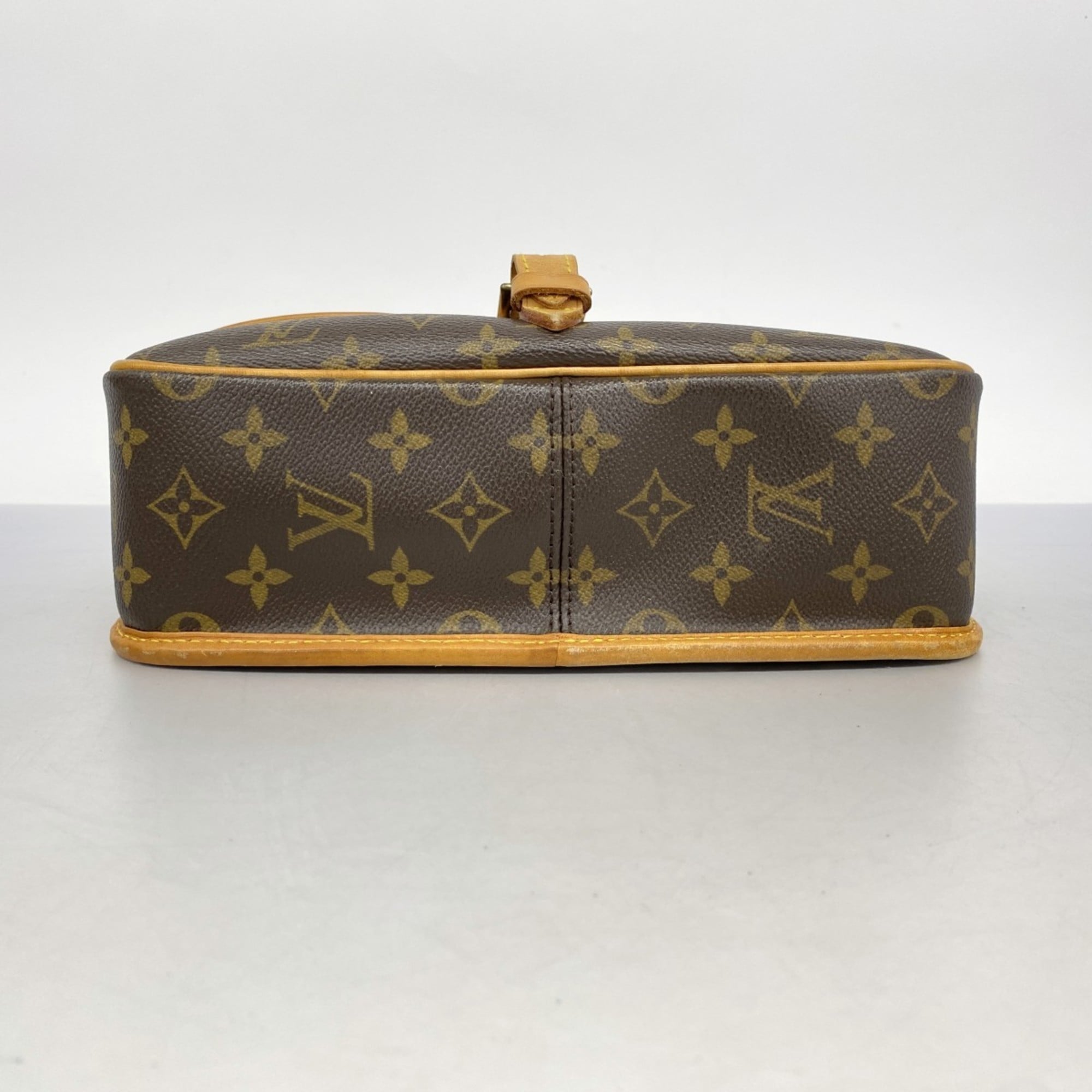 Louis Vuitton Brown Shoulder Bag (Pre-Owned)