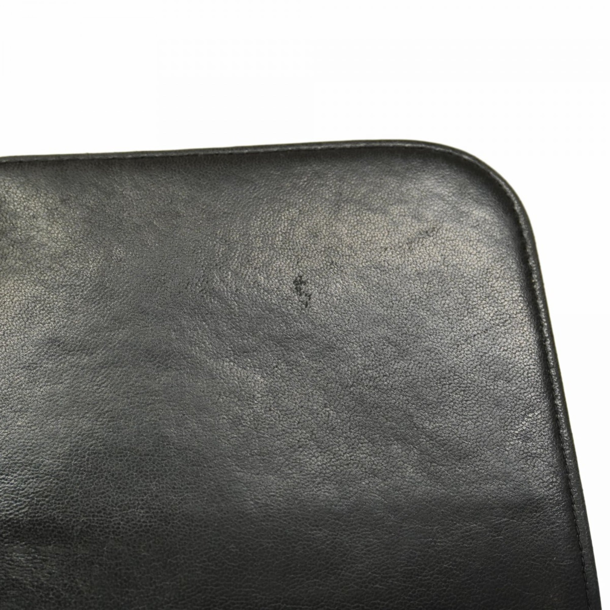Chanel Black Leather Shoulder Bag (Pre-Owned)