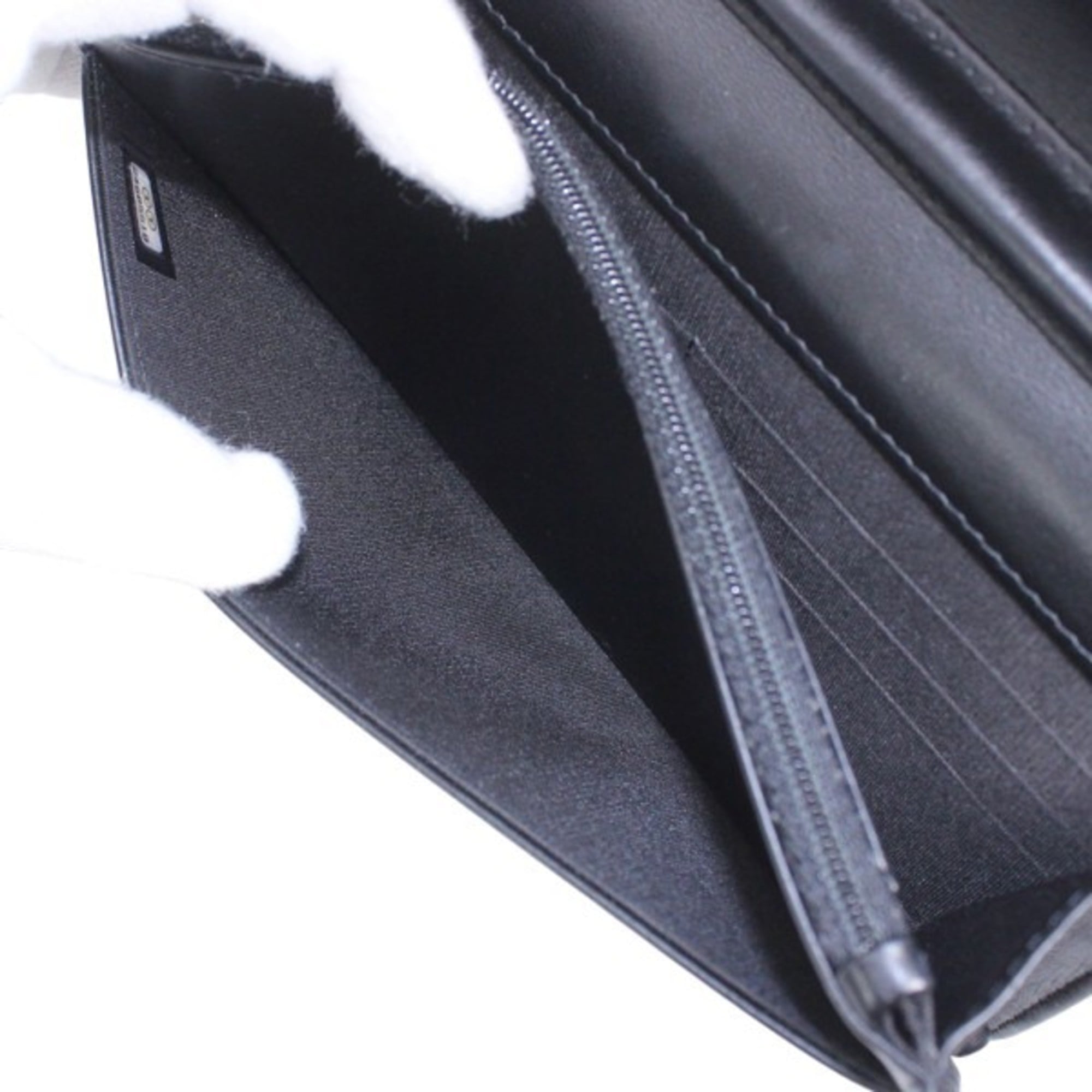 Chanel Black Leather Shoulder Bag (Pre-Owned)