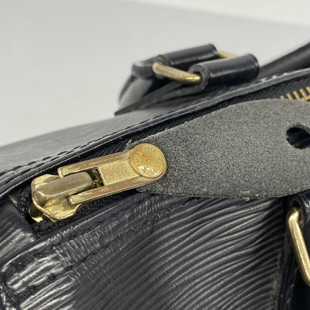 Louis Vuitton Noir Handbag (Pre-Owned)