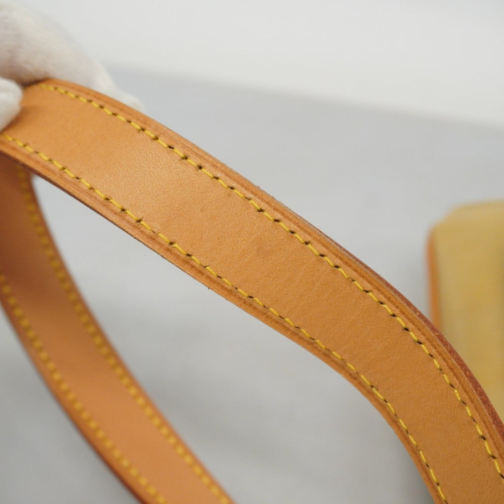 Louis Vuitton Beige Shoulder Bag (Pre-Owned)