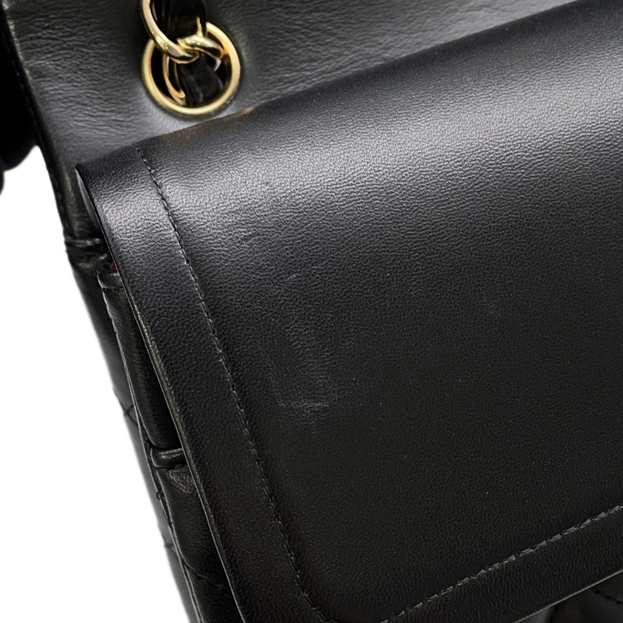 Chanel Matelasse Black Leather Shoulder Bag (Pre-Owned)